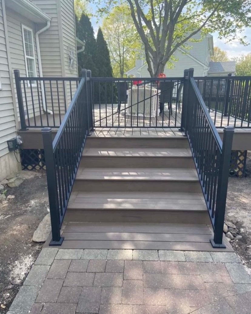 After - Composite Deck with 2.5'' Black Aluminum Hand Rail - New Large stair with rolling deck gate
