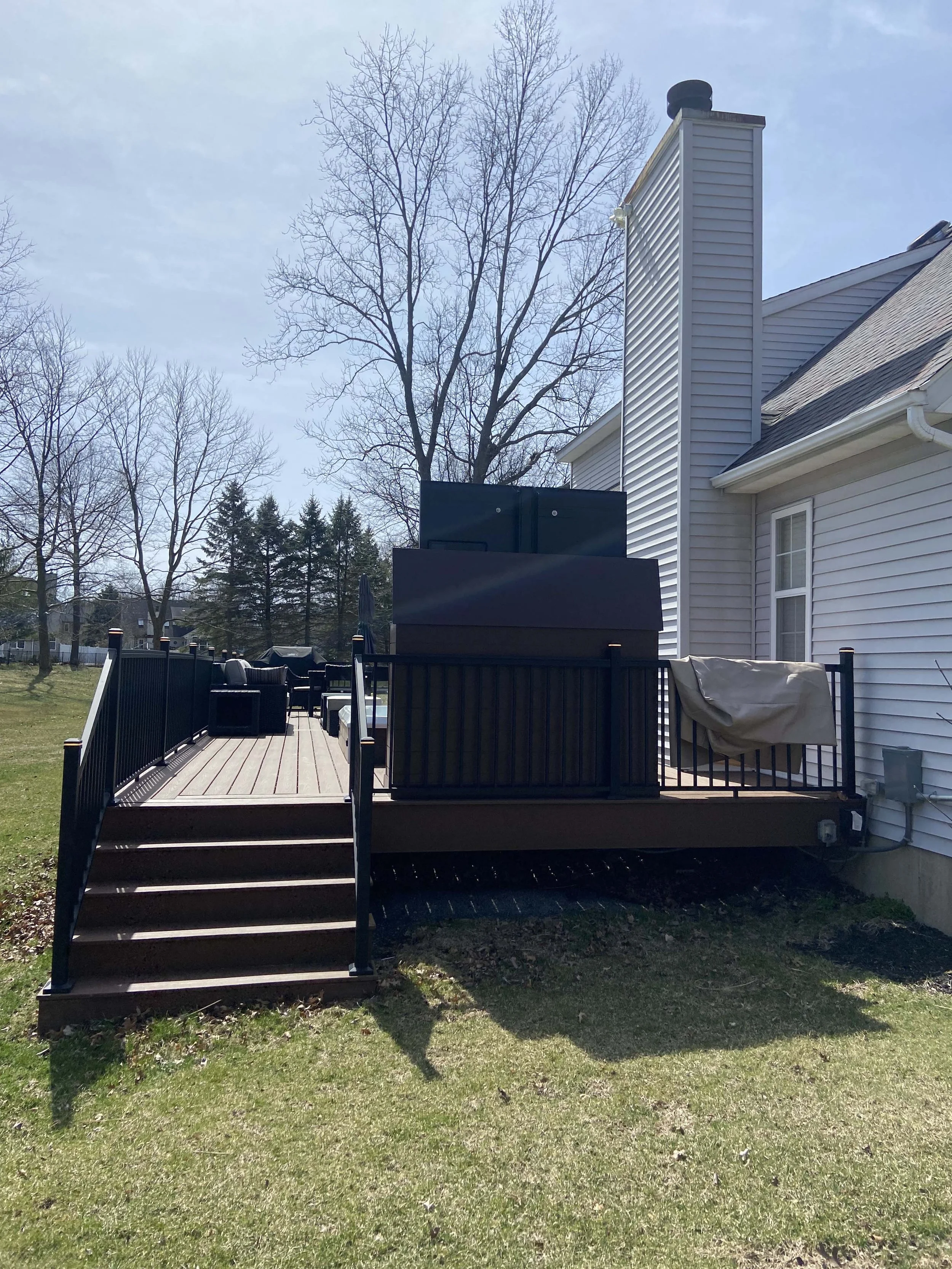 After - Composite Deck  with Black 2.5'' aluminum rail system