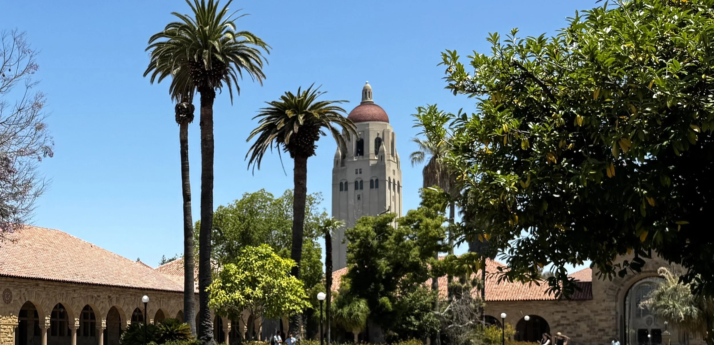 硅谷斯坦福大学地标胡佛塔  Hoover Tower，拍摄于斯坦福大学主广场