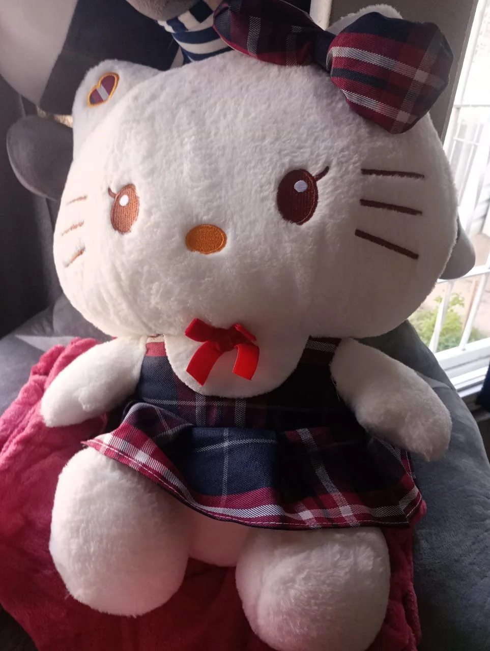 Peluche Hello Kitty Adorable con Lazo y Vestido