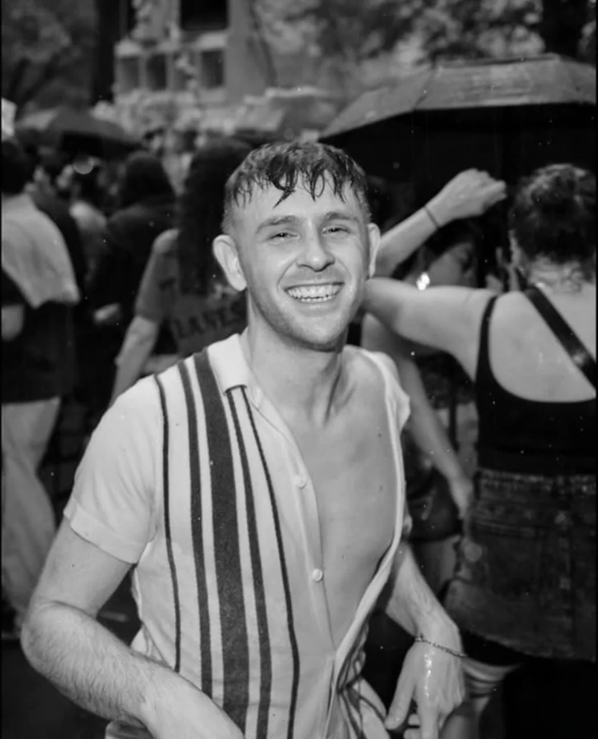 This moment was magic! Dancing the streets of Clinton Hill, rain pouring down, everyone dancing like it was a from a movie. The joy was unreal. Just music, community, and letting go.

Thank you @saintjamesjoy for making it happen. what an incredible 