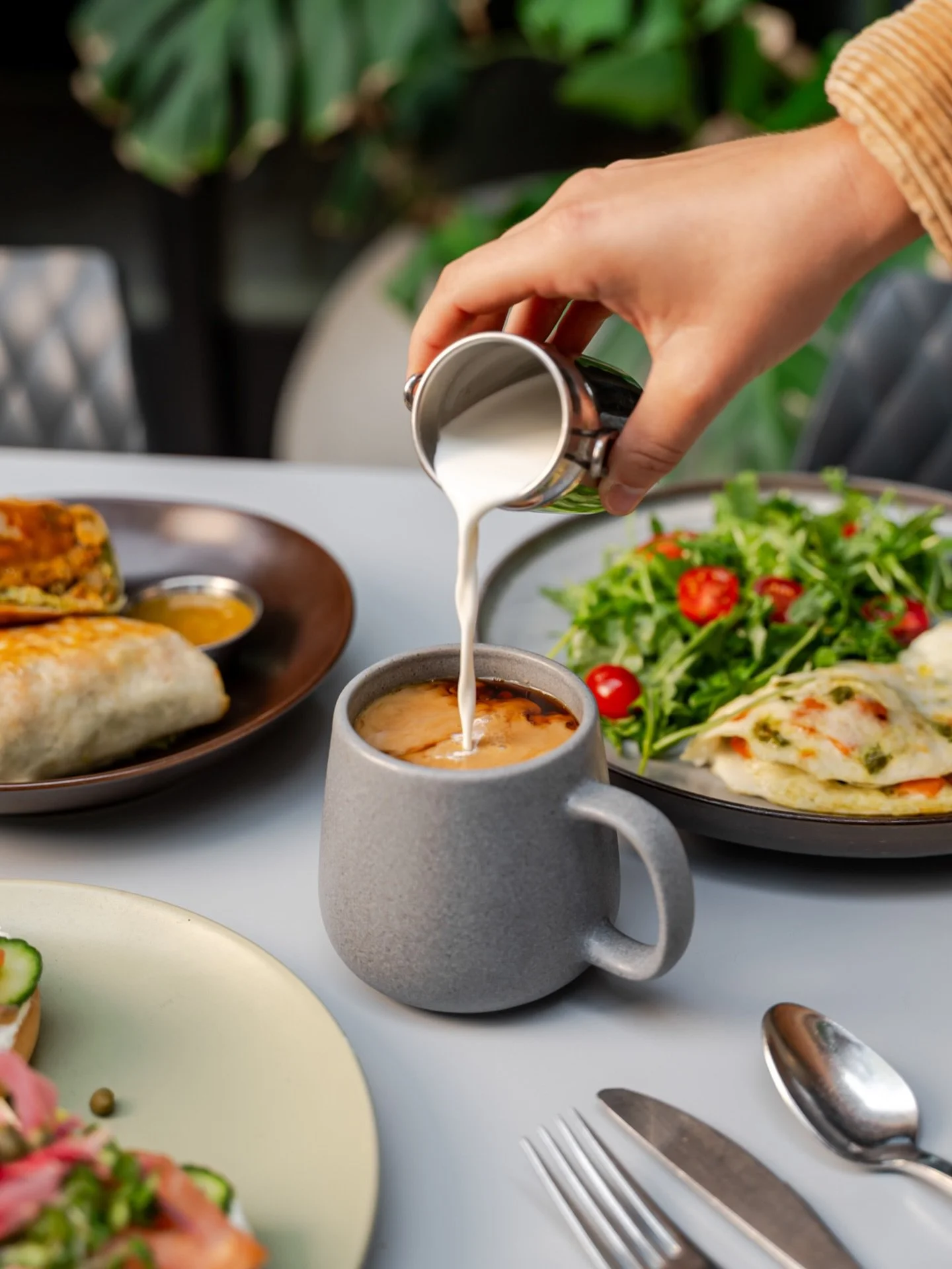 Sharing hospitality, captured through a lens.

Agency: Casual Fridays
Photographer: Daniel Curran