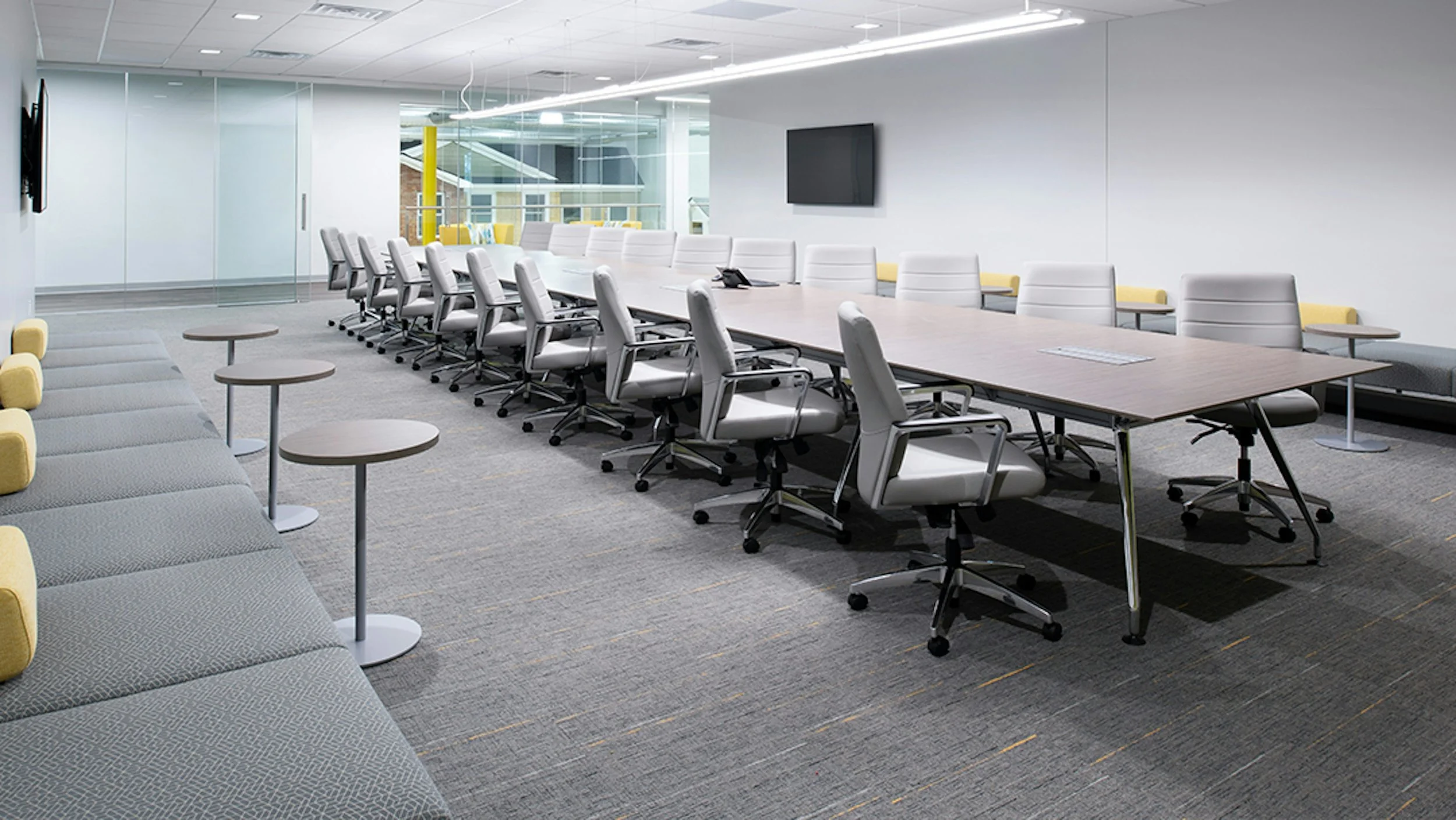 Kadin conference table in a modern boardroom
