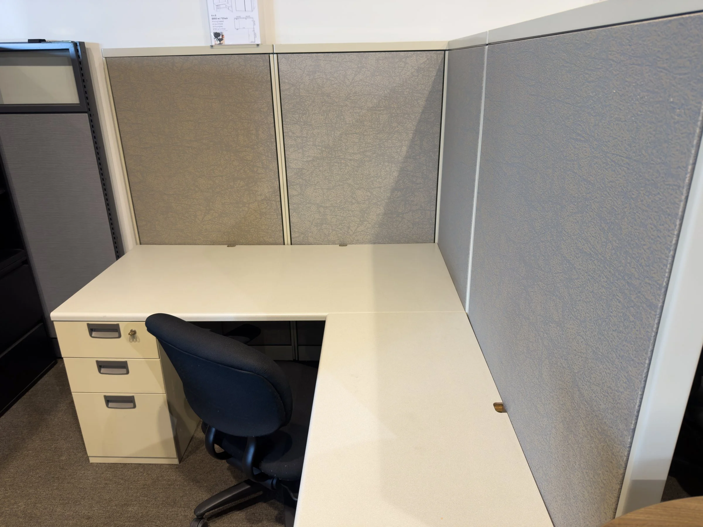 6x5 Avenir Cubicles — fabric panel and white work surface detail