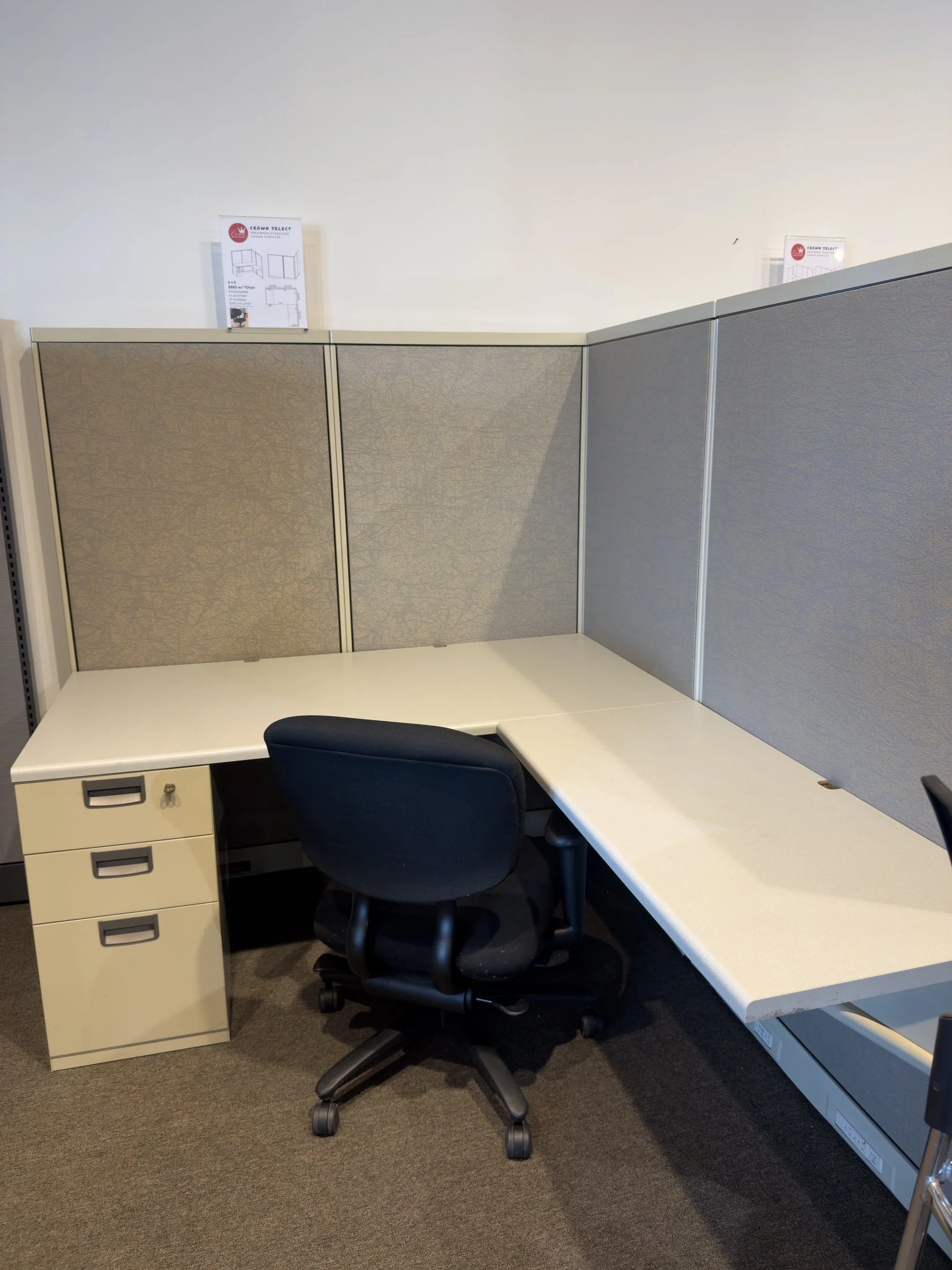 6x5 Avenir Cubicles — full workstation with chair