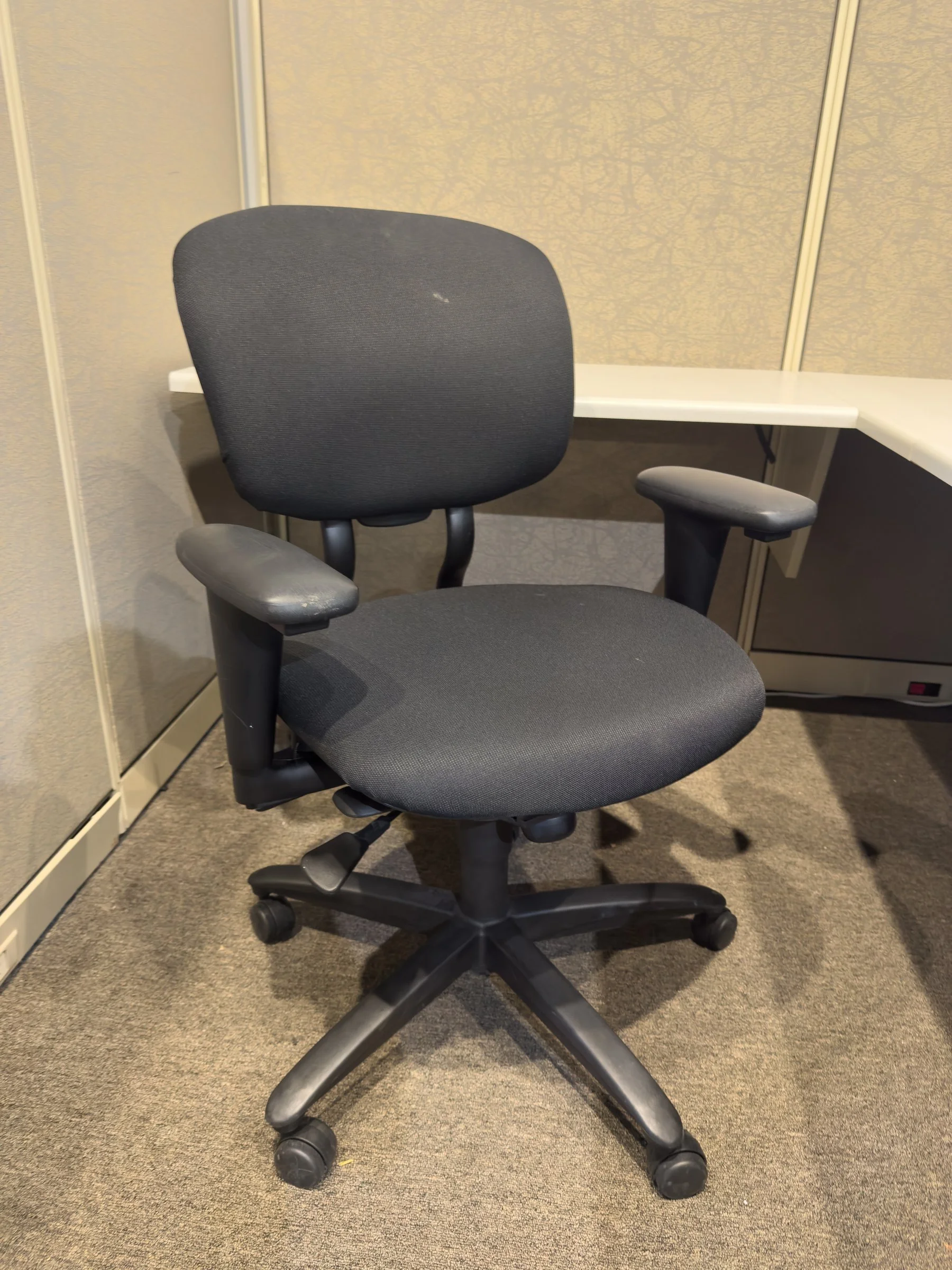 7.5x6 Avenir Cubicles — task chair option