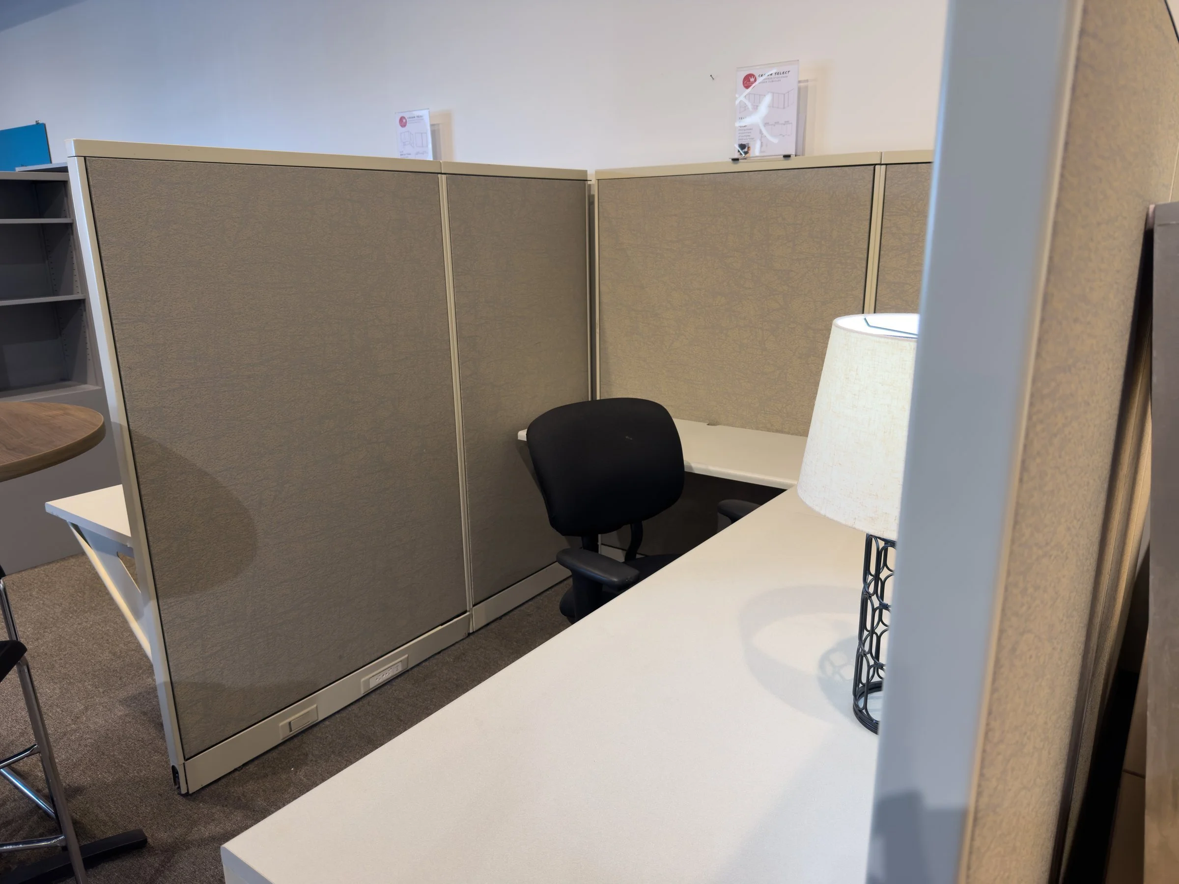 7.5x6 Avenir Cubicles — panel and desk view