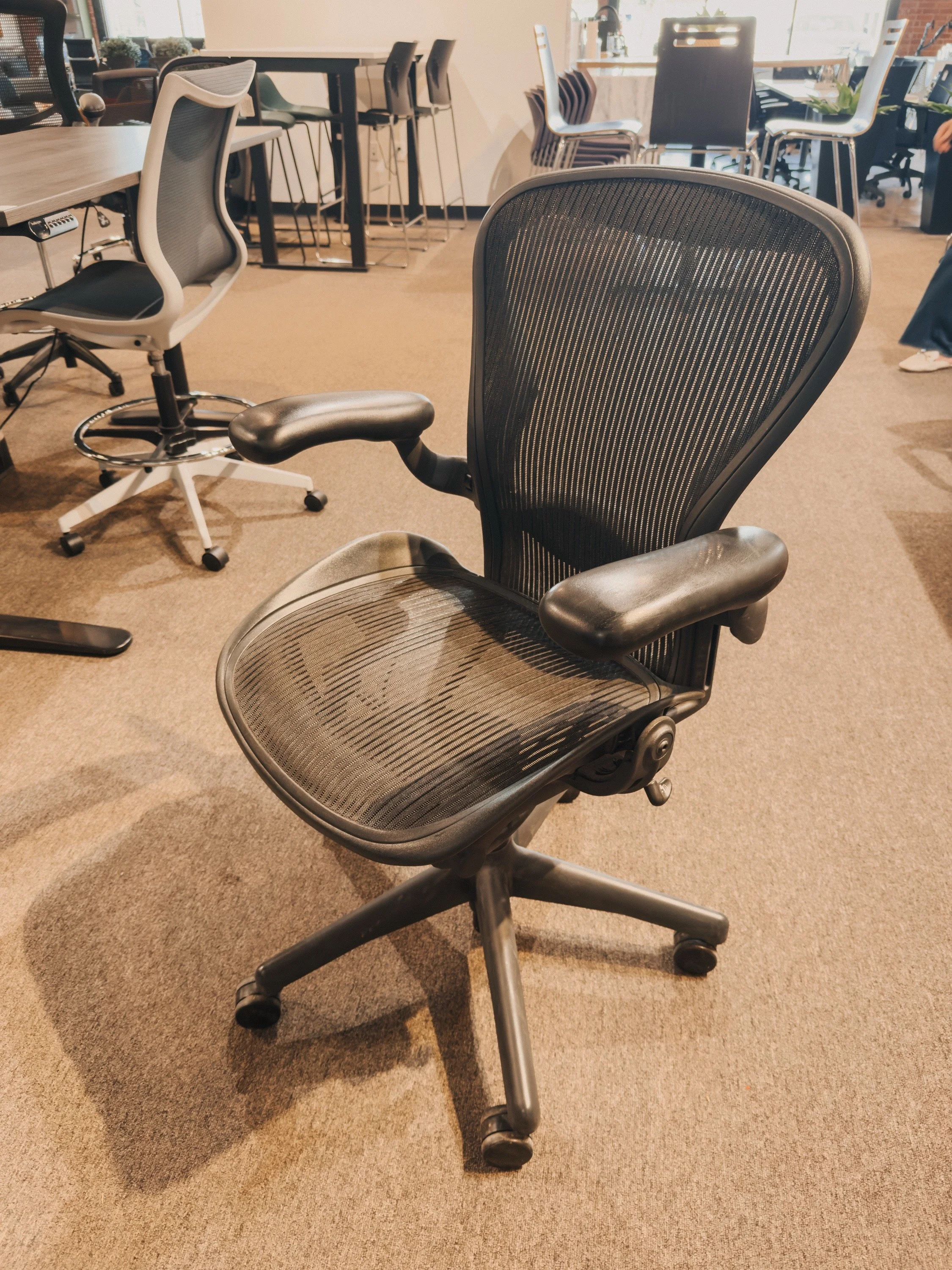 Preowned Aeron Chair — view 3