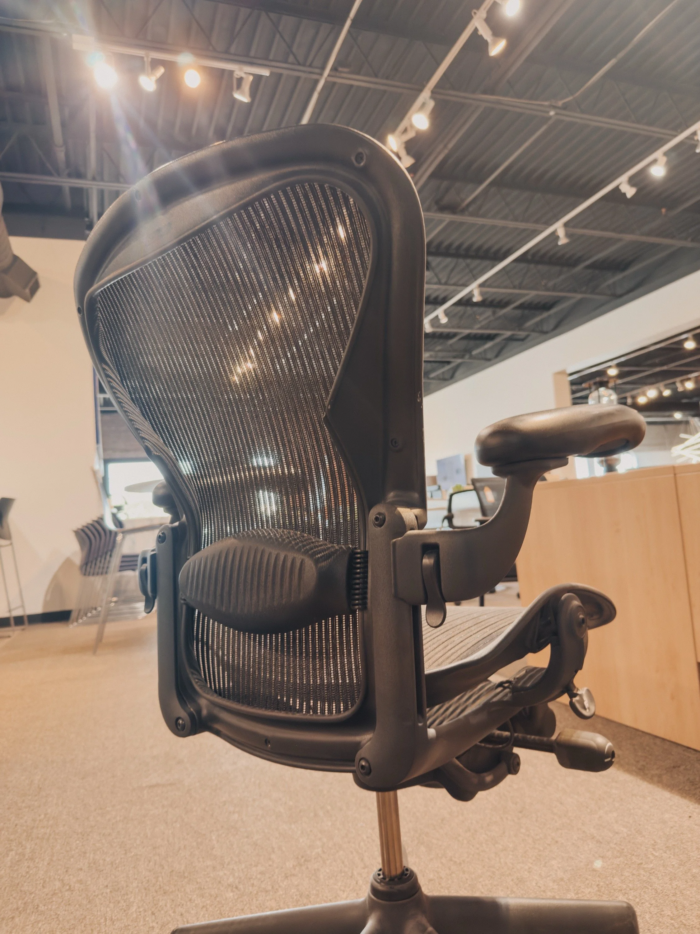 Preowned Aeron Chair — view 8