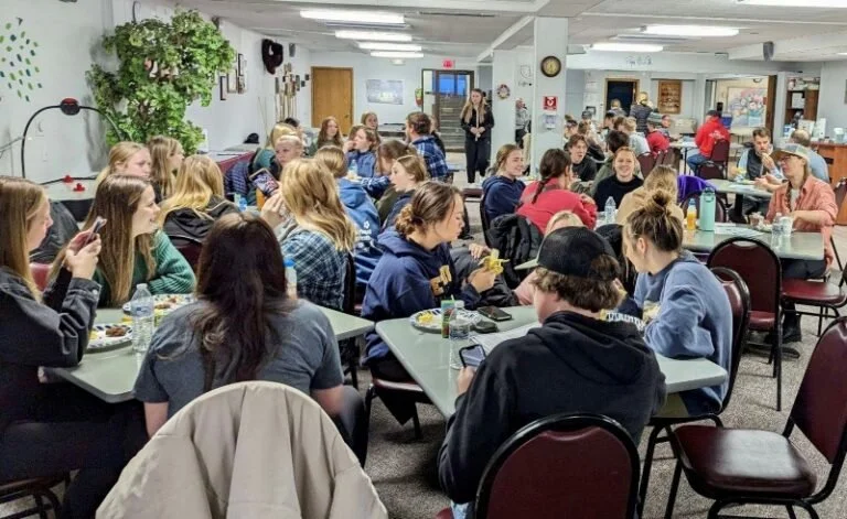 room of students eating