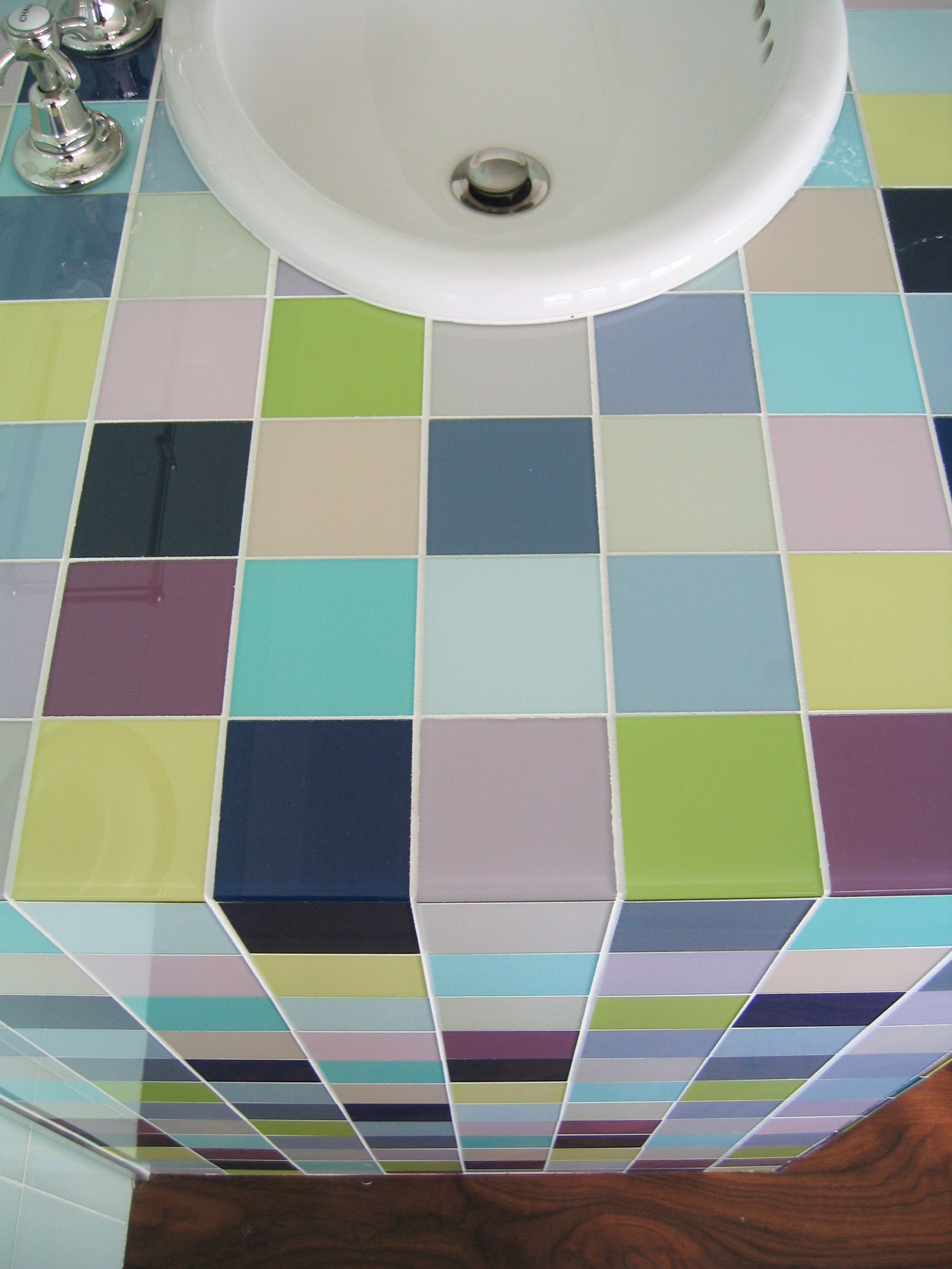 153Karbelnikoff kids bath dtl.JPG