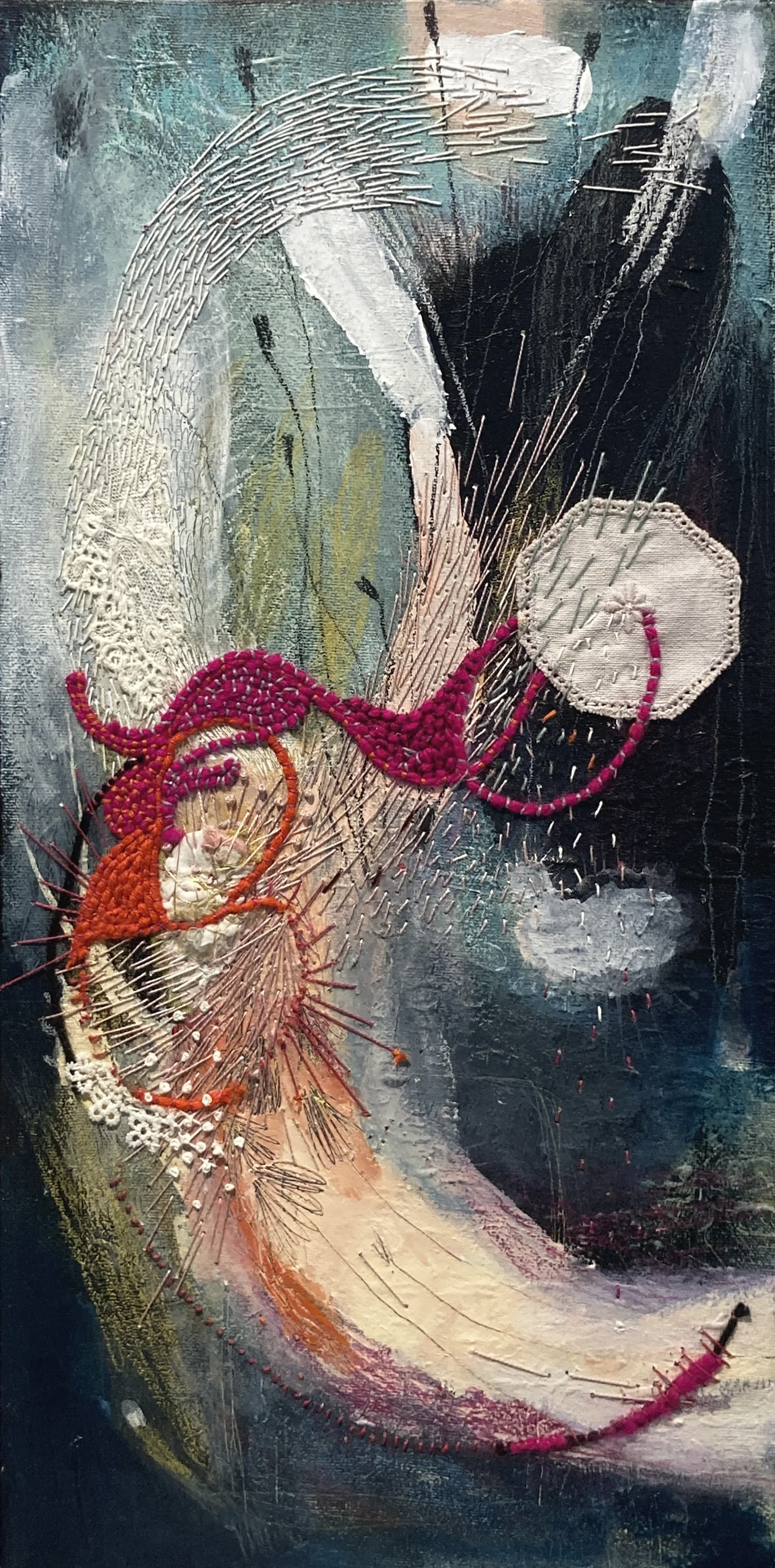 "Quand mes lunes s'emmêlent"   -  Médiums mixtes, textile et broderies sur toile   -  10 x 20 pouces 