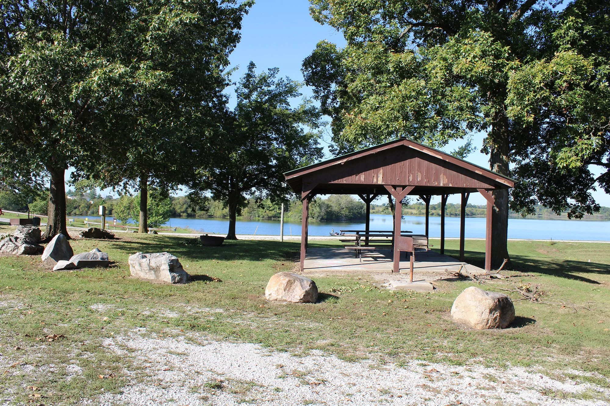 Lake ShowMe Shelter