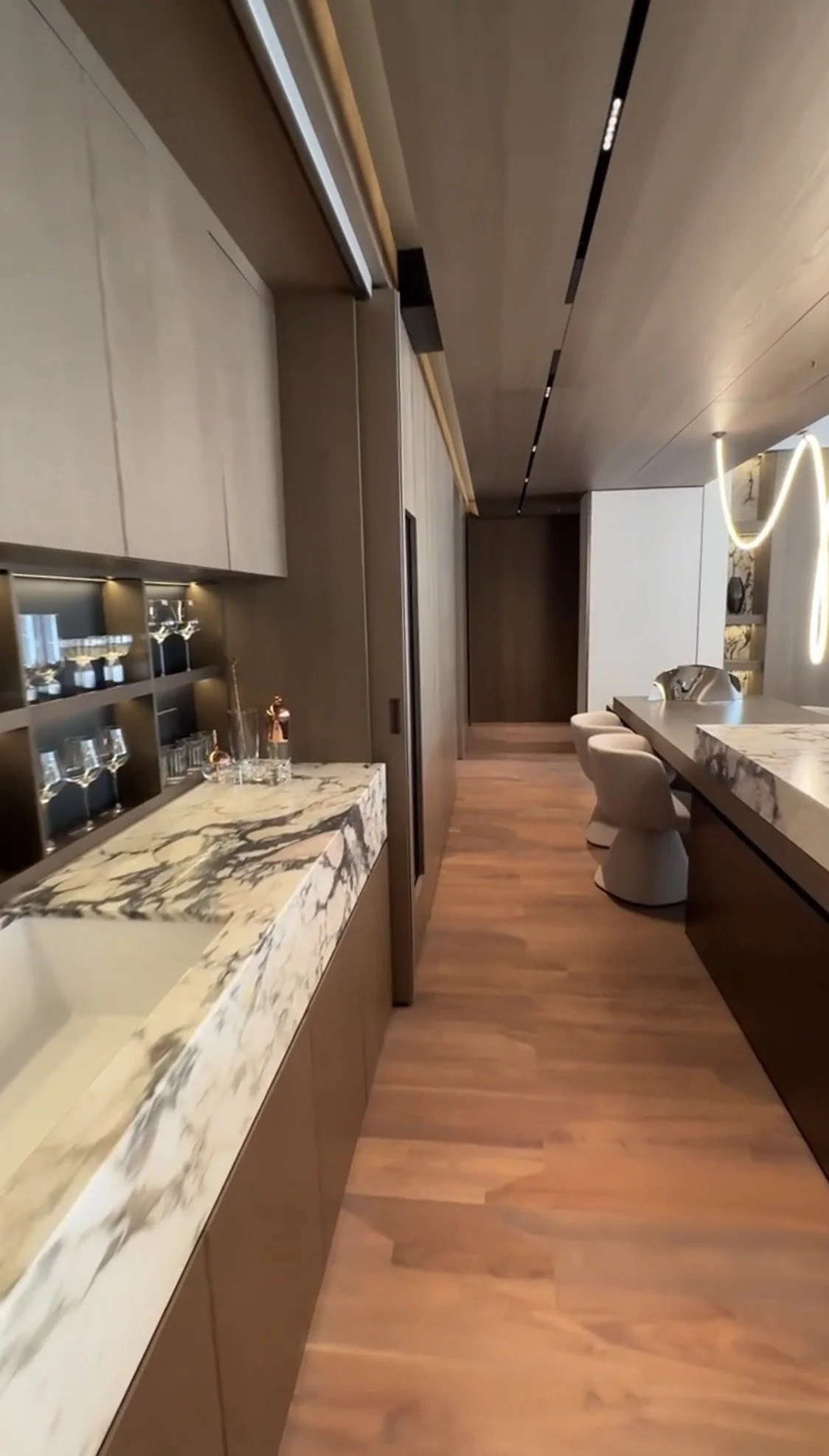 Kitchen Remodel @ Toronto: Modern kitchen with warm tone flat cabinet doorstyle, built-in wine cabinet, white quartz countertop and seating area.