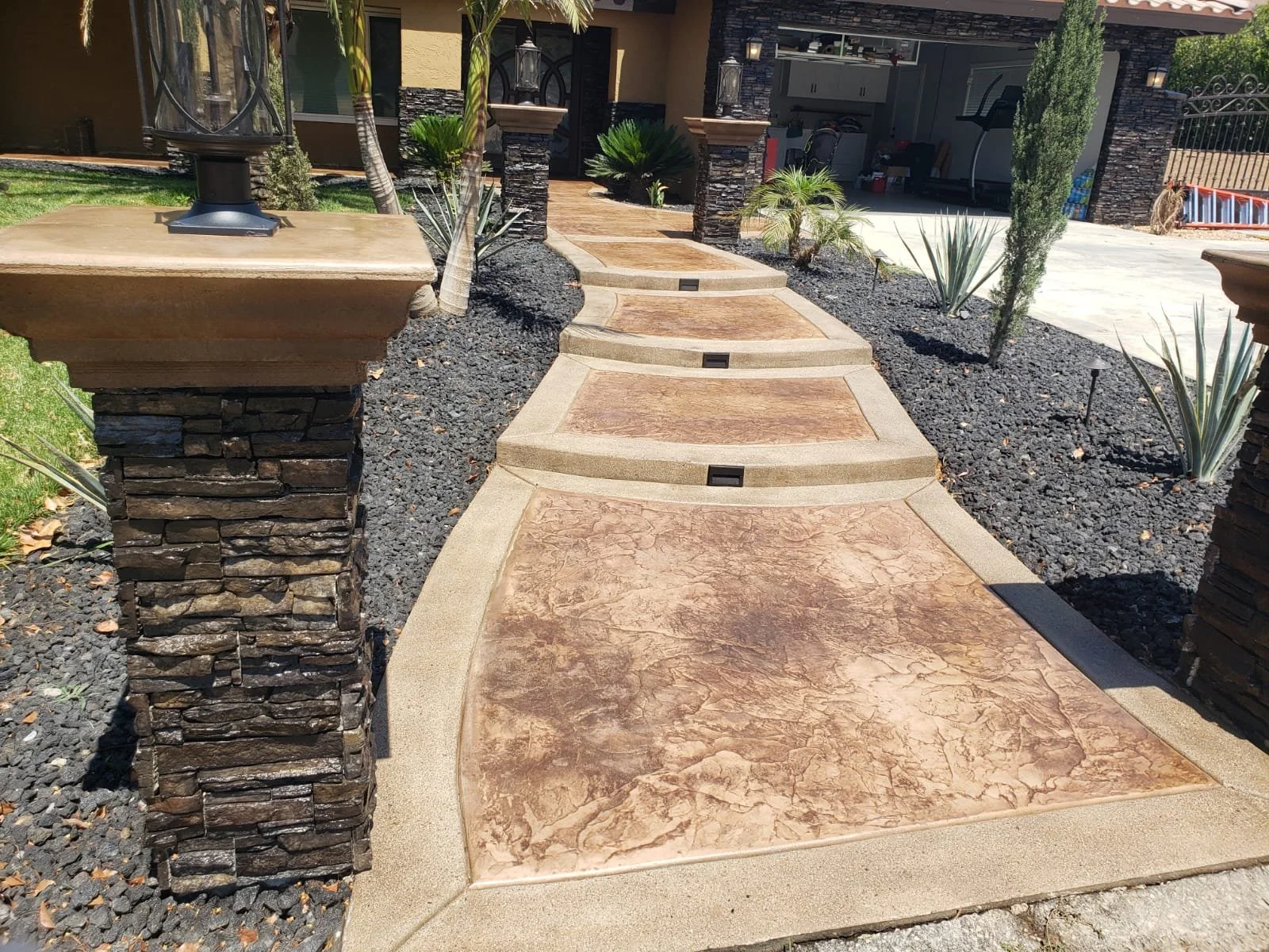 PHOTO-2025-11-14-20-32-21 2.jpg