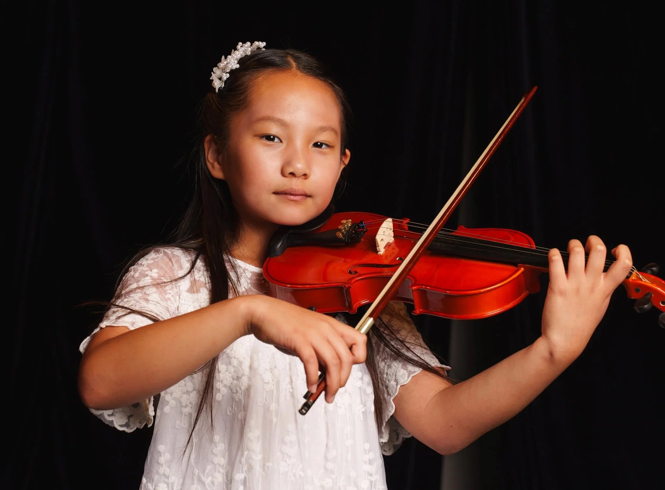 Niña tocando violín
