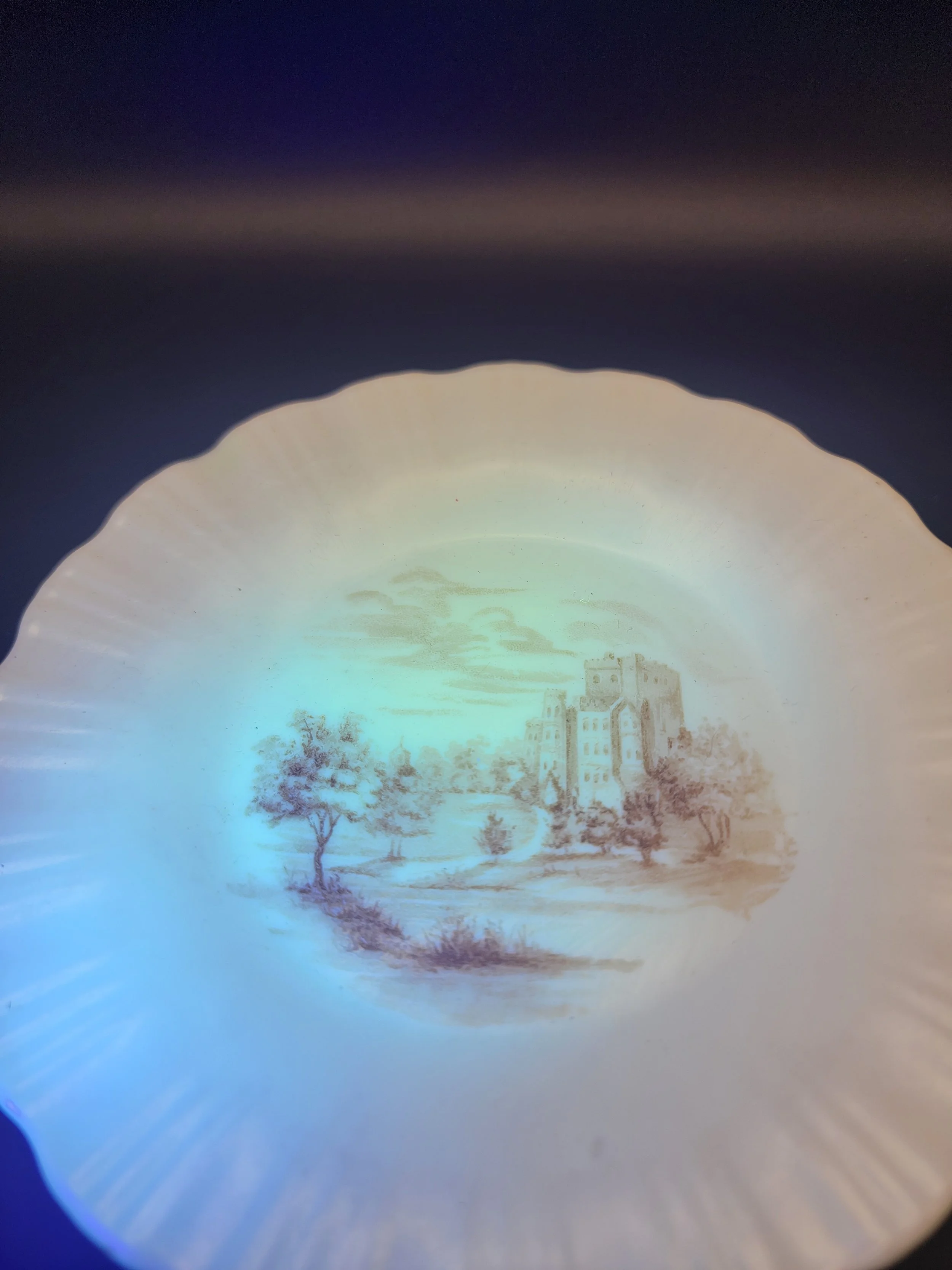 Uranium glaze decorative plate