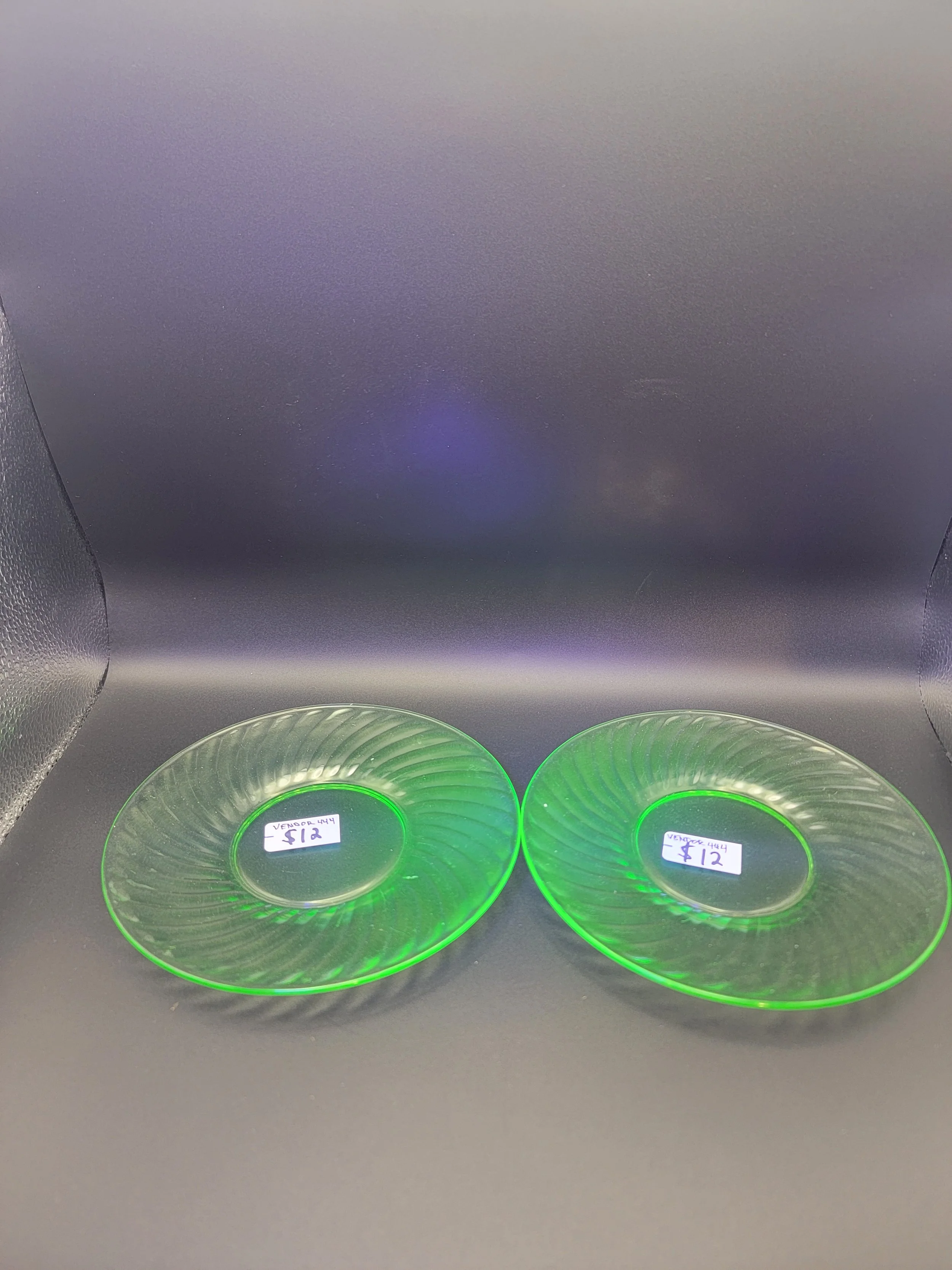 Uranium decorative glass plate