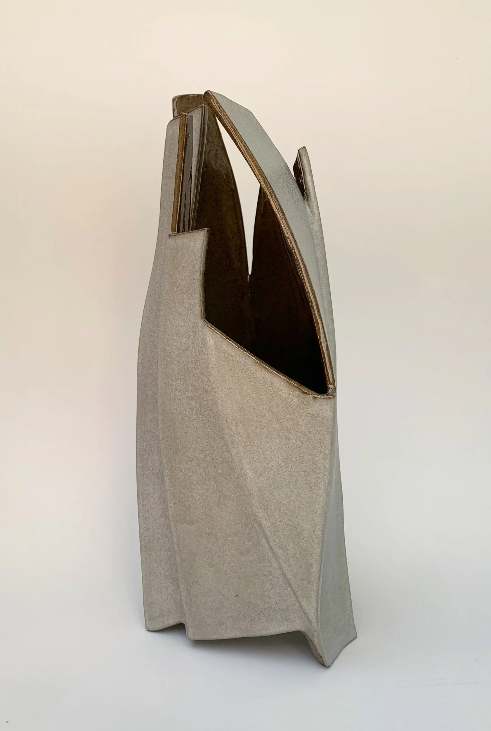 Facet Vertical 2