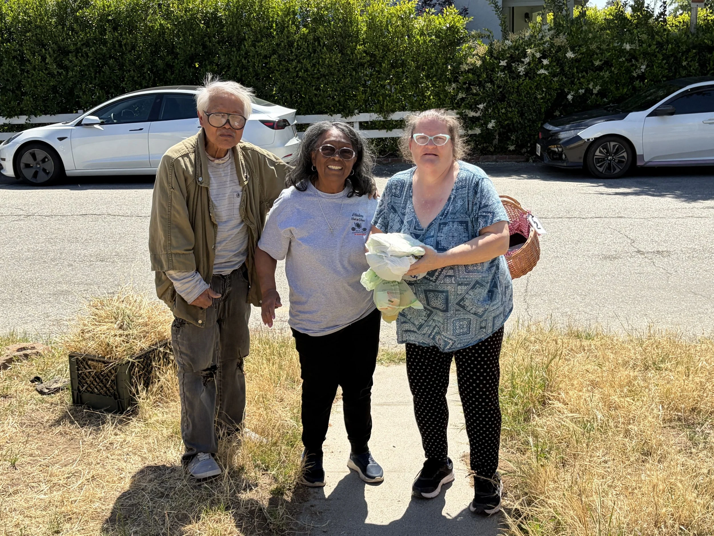 Altadena Meals on Wheels Volunteer Delivering Meals to Clients