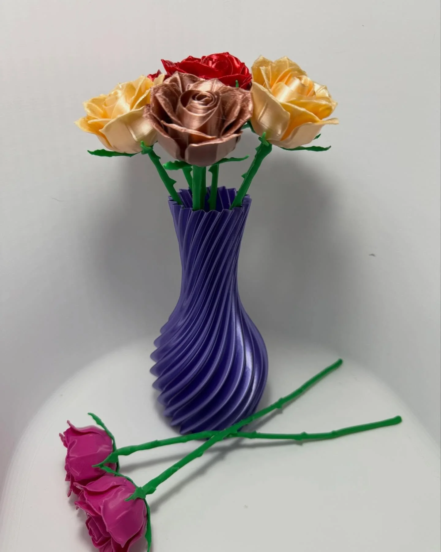 3D Printed Rose Bouquet with Twisted Vase