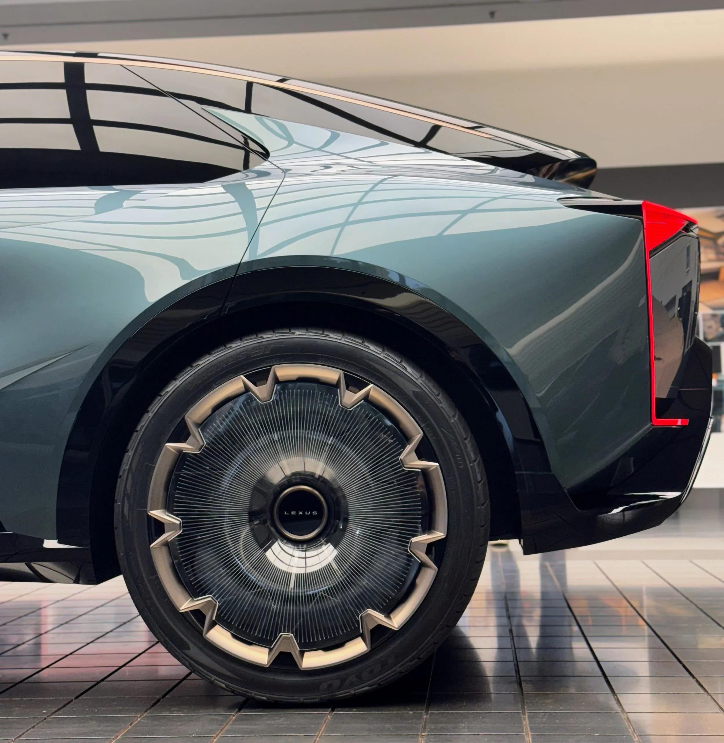 Lexus LS Coupe Concept wheels.jpg