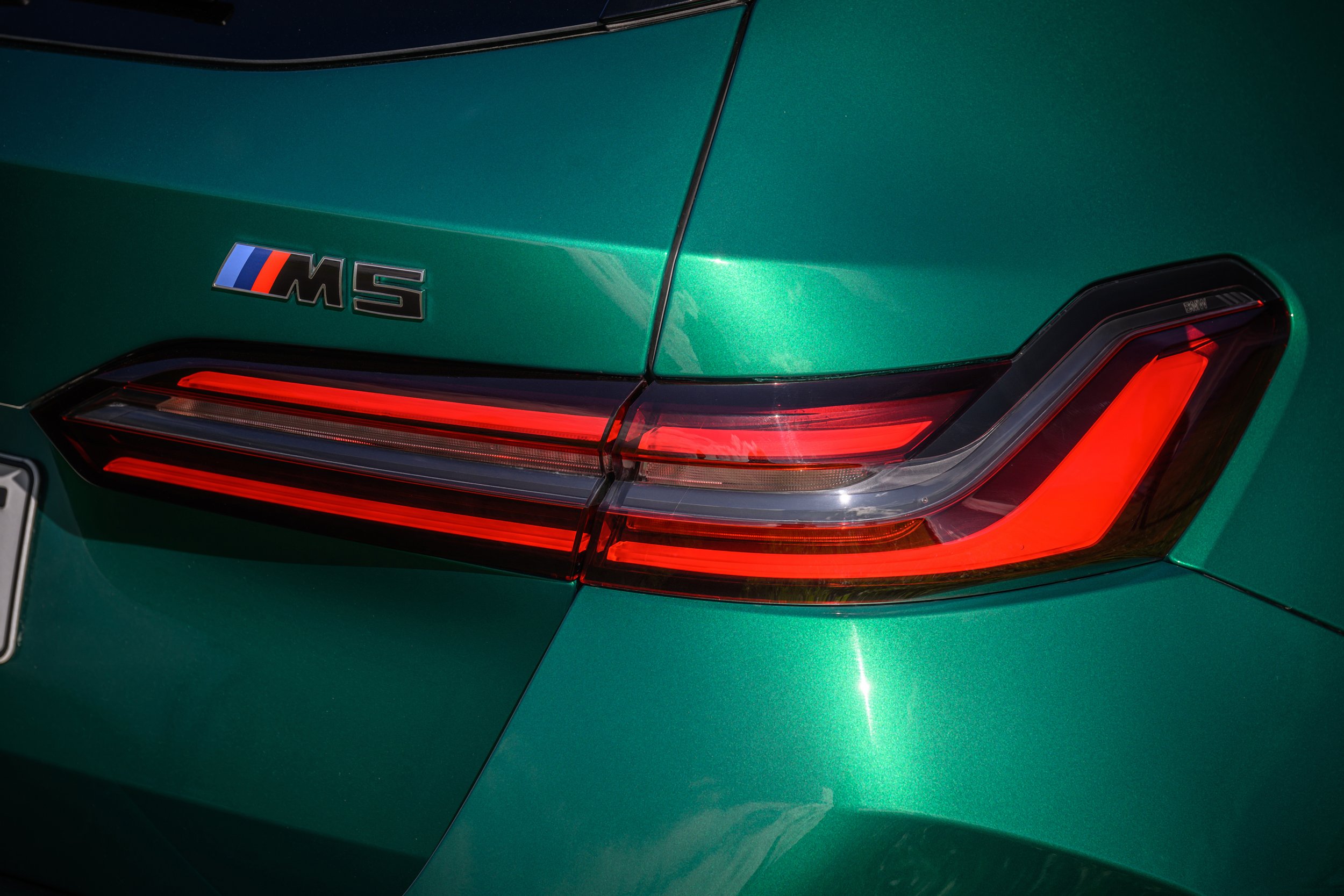 P90576375_highRes_the-all-new-bmw-m5-t.jpg