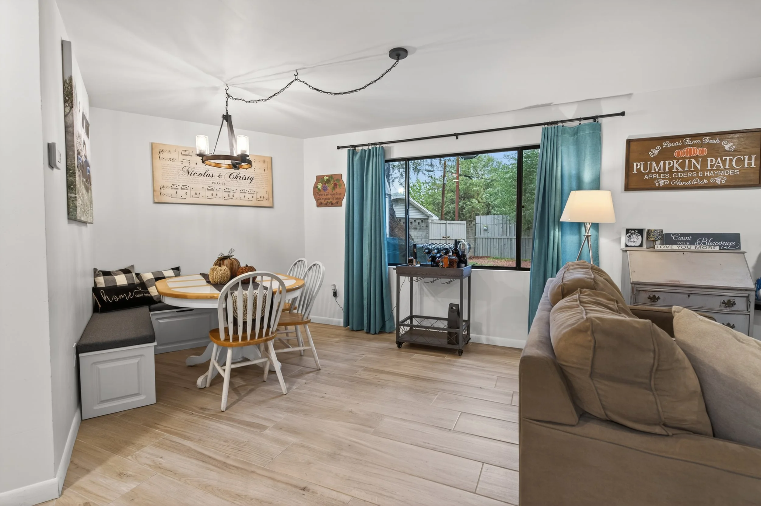 Dining room photo with clear window pull for real estate