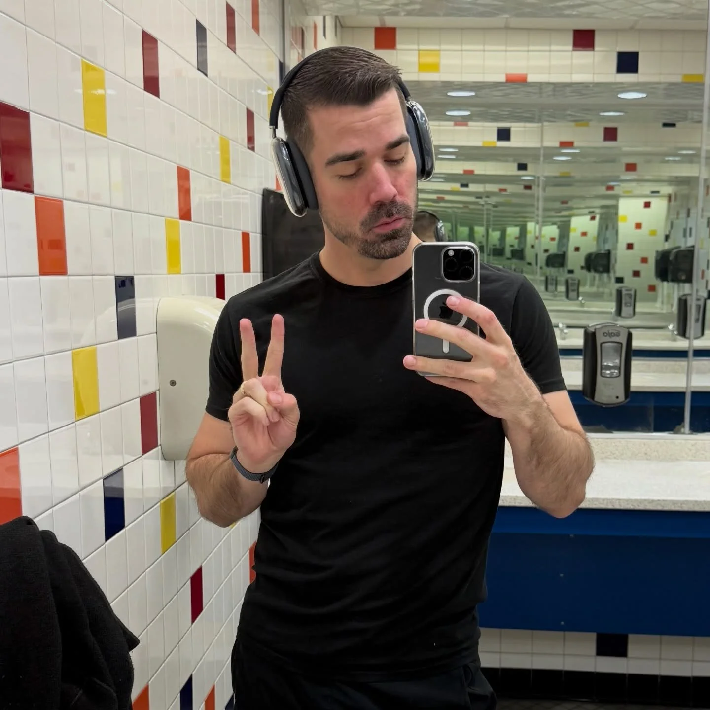 I&rsquo;m a day late and a dollar short&hellip;
It&rsquo;s been two years since I last participated. So, hi, #IGQuiltFest2026

My name is Joshua, and I&rsquo;m a vegan weightlifting quilter. The picture I&rsquo;m sharing here is of me at the gym, not