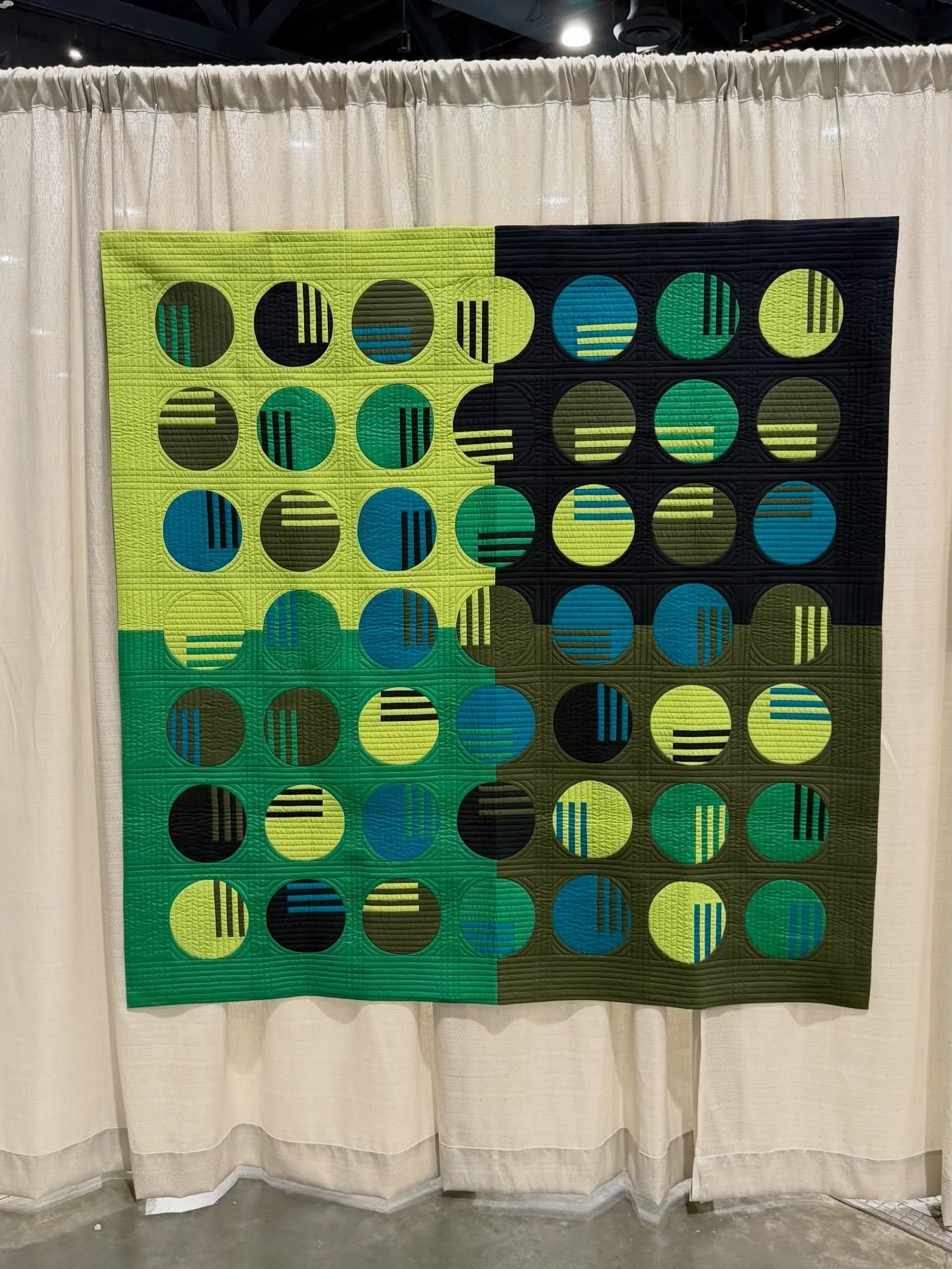 Part 8: #QuiltCon2026 selections from the show that caught my eye. *Not My Work*. I attempted to capture the artist statements for each following the quilt photo. Some include up close or backing photos. Enjoy!
getting back to sharing a few more sele