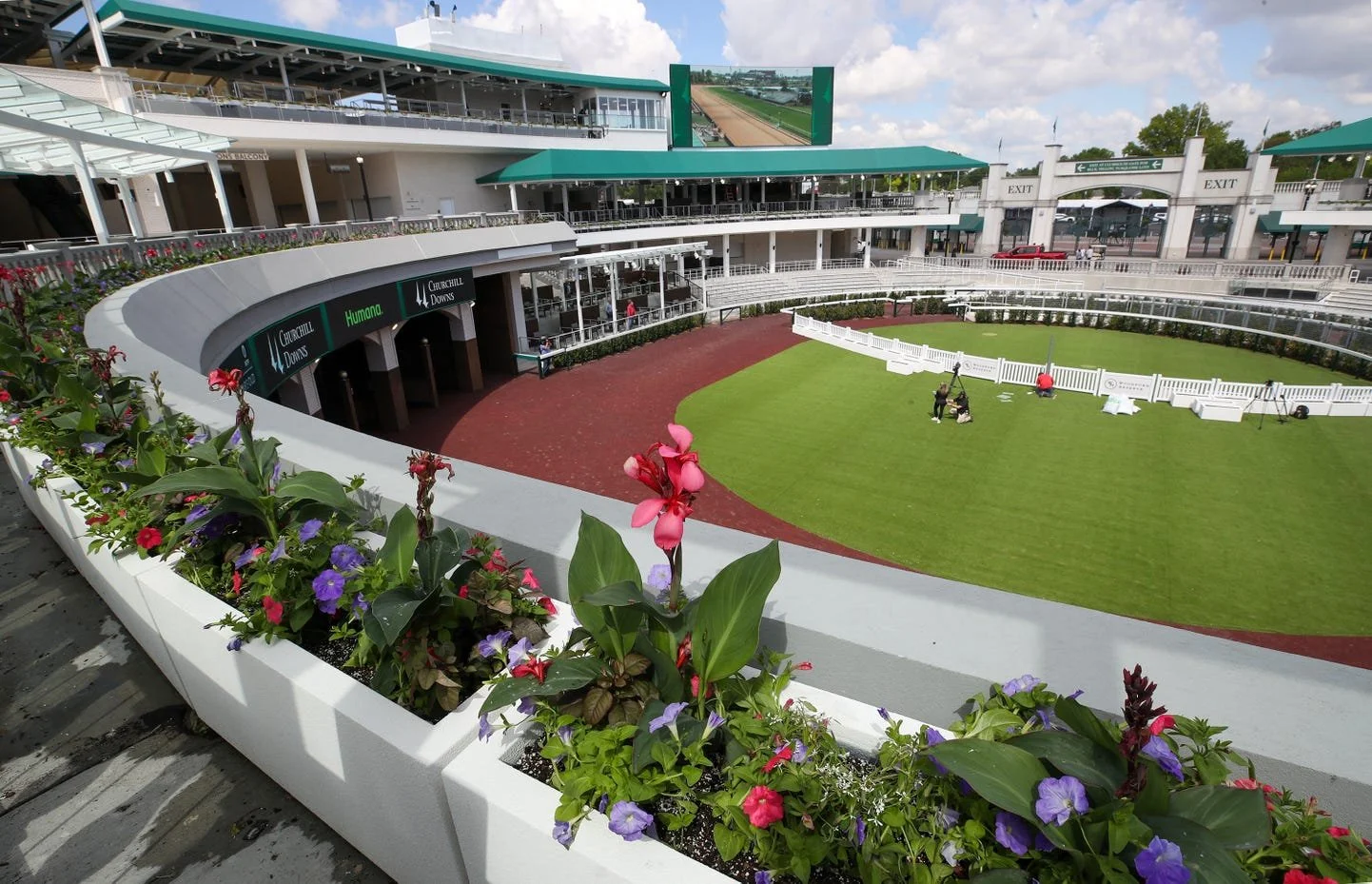 Churchill Downs final-paddock-04.jpg