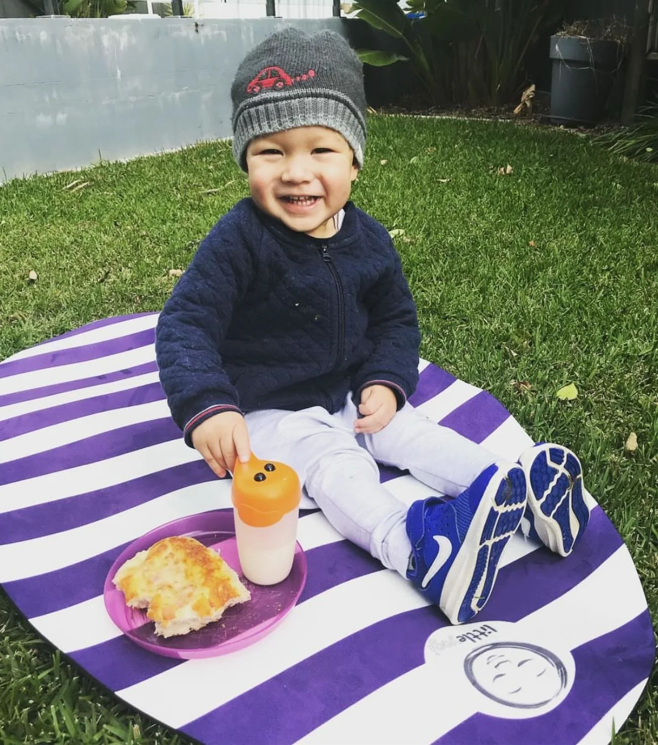 Snack time! #littleyogi #yogainspiration #babyyoga #kidsstyle #healthykids #babygifts