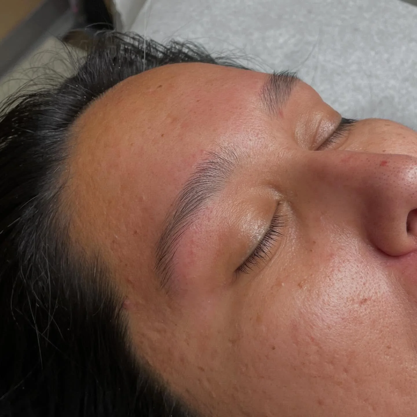 I did such a good job on the brow wax I did today but of course I forgot to take some pictures 😅😅 HOWEVER here&rsquo;s some brows I did not forget to take a picture of 😍 brows are my favorite service because it is so satisfying shaping and cleanin