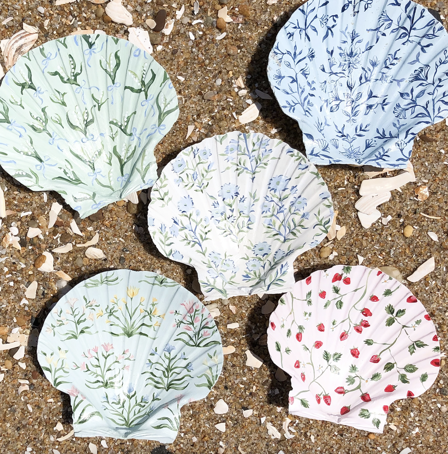  During quarantine (2020), I began to branch out from watercolors and experiment with new mediums- seashells and a picnic basket are just a few of the things I started painting on with acrylics&nbsp; 