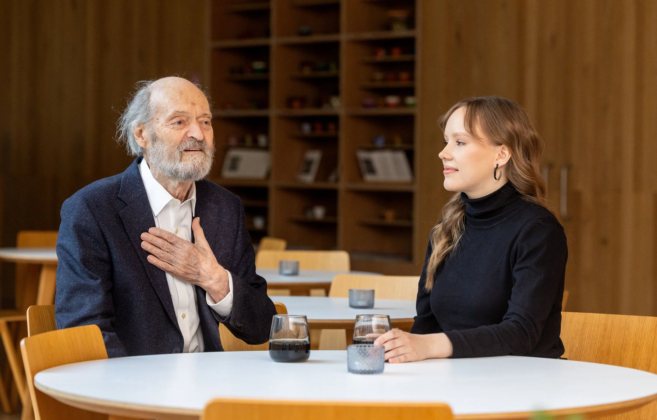 Tähe-Lee Liiv. 2025.12 In Laulasmaa with Arvo Pärt-6.jpg