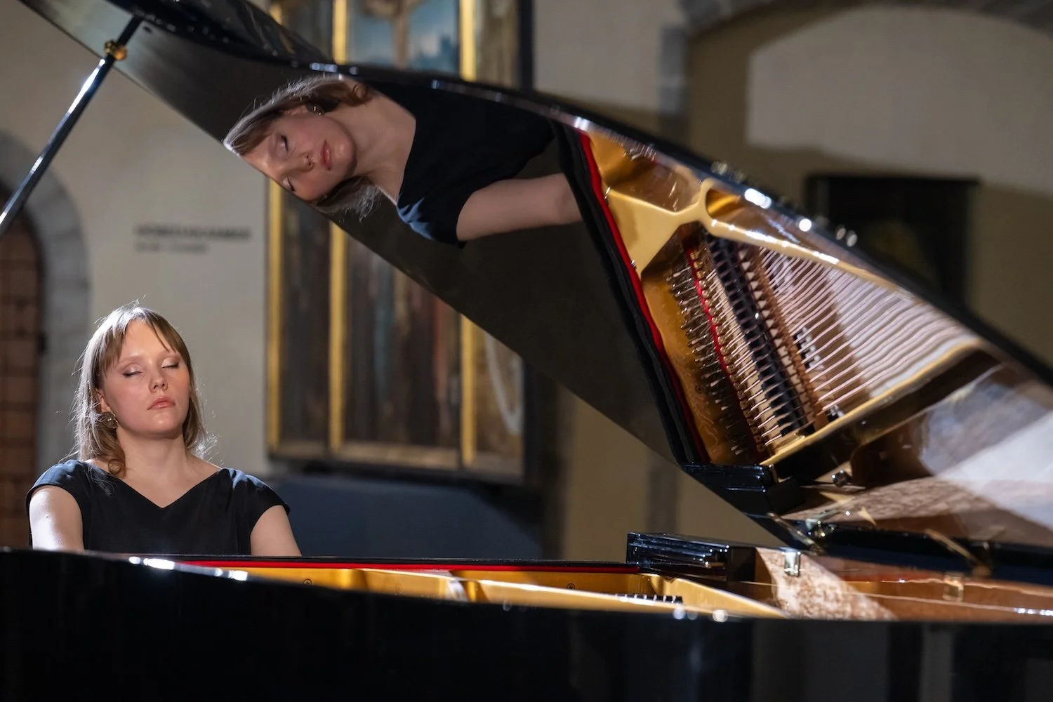 2026.03.13 Merko poolt Niguliste Kunstimuuseumile kingitud Estonia klaveri esitluskontsert-20.jpg