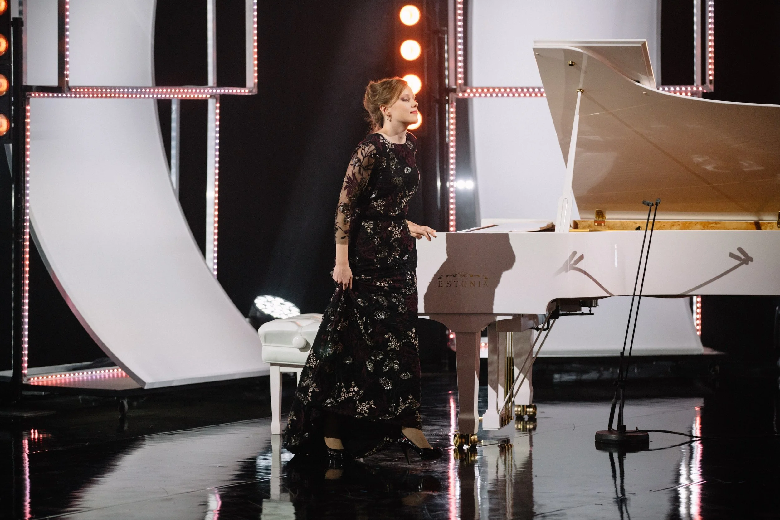 Tähe-Lee Liiv. Klassikatähed 6. Parafraas. Ken Mürk-6.jpg