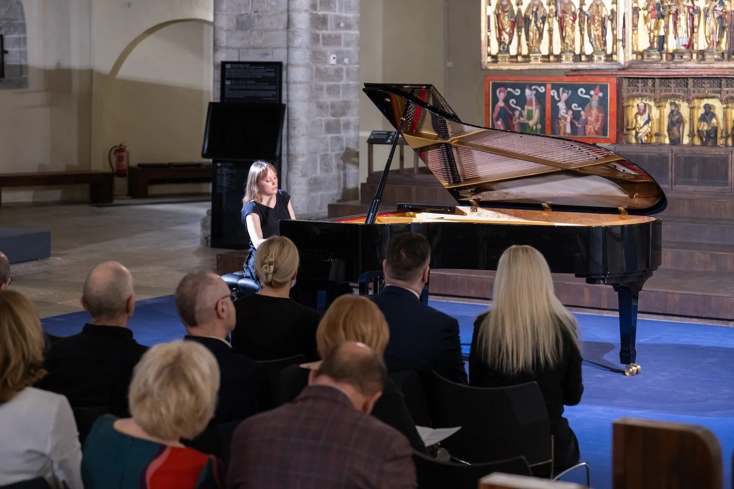 2026.03.13 Merko poolt Niguliste Kunstimuuseumile kingitud Estonia klaveri esitluskontsert-13.jpg