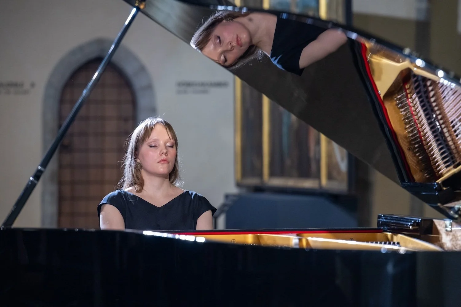 2026.03.13 Merko poolt Niguliste Kunstimuuseumile kingitud Estonia klaveri esitluskontsert-19.jpg