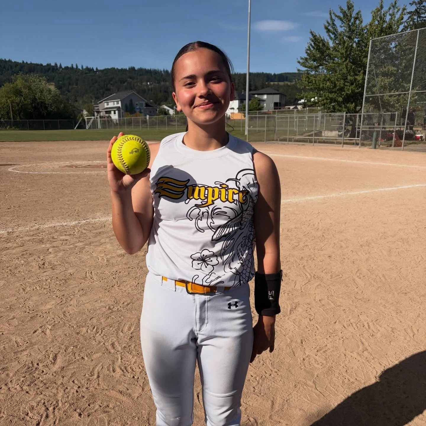 HOME RUN ALERT 💣

@emilyrodriguez.22 turned on the jets with an inside-the-park 2-run homer! ⚡️💨
Nothing but speed around the bases as she flew home and brought in two runs for the squad! Way to burn up the base paths, Emily! 🔥🥎