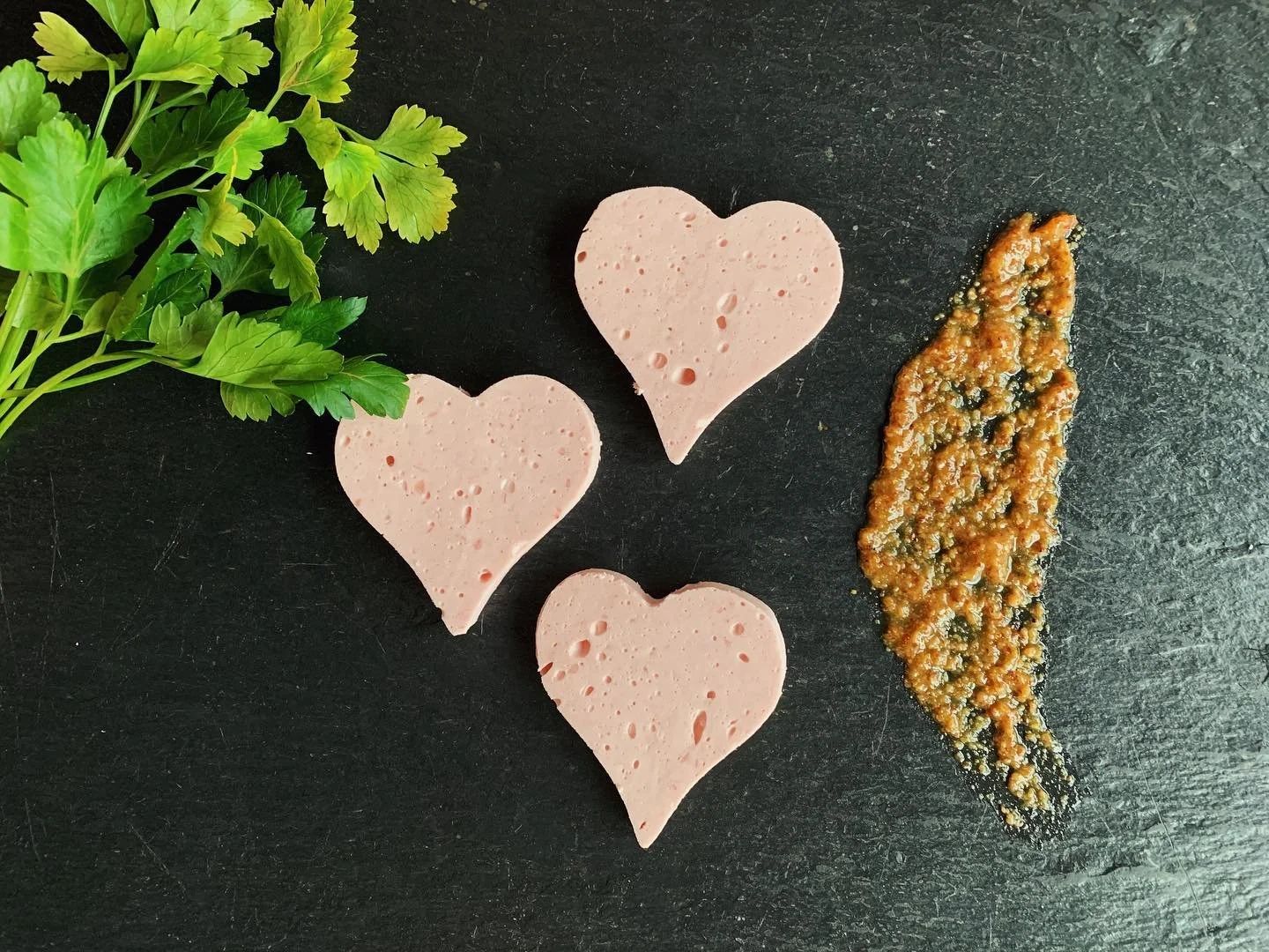 Der Valentinstag steht vor der T&uuml;r und in diesem Jahr k&ouml;nnen wir unsere Liebsten leider nicht in ein sch&ouml;nes Restaurant ausf&uuml;hren. Deshalb haben wir uns etwas tolles f&uuml;r euch ausgedacht. 😍 Liebe geht ja bekanntlich durch den