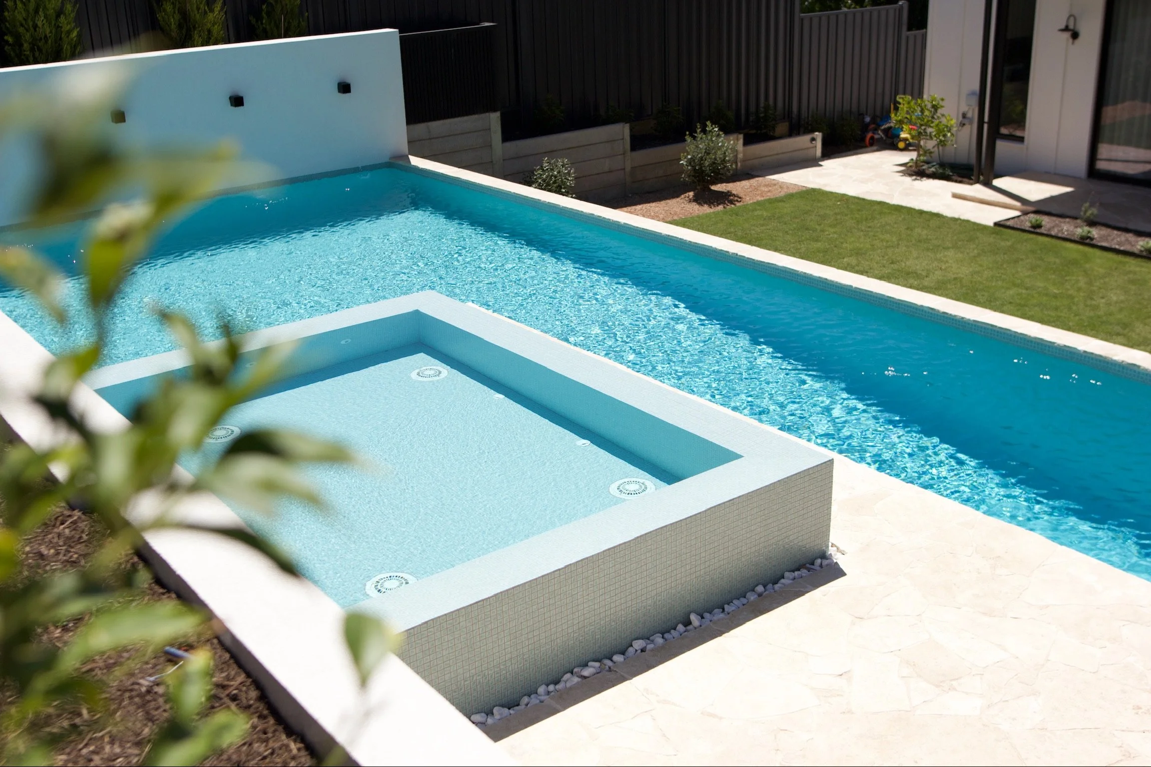A new premium pool build and spa in Berwick built by Dudley Pools.