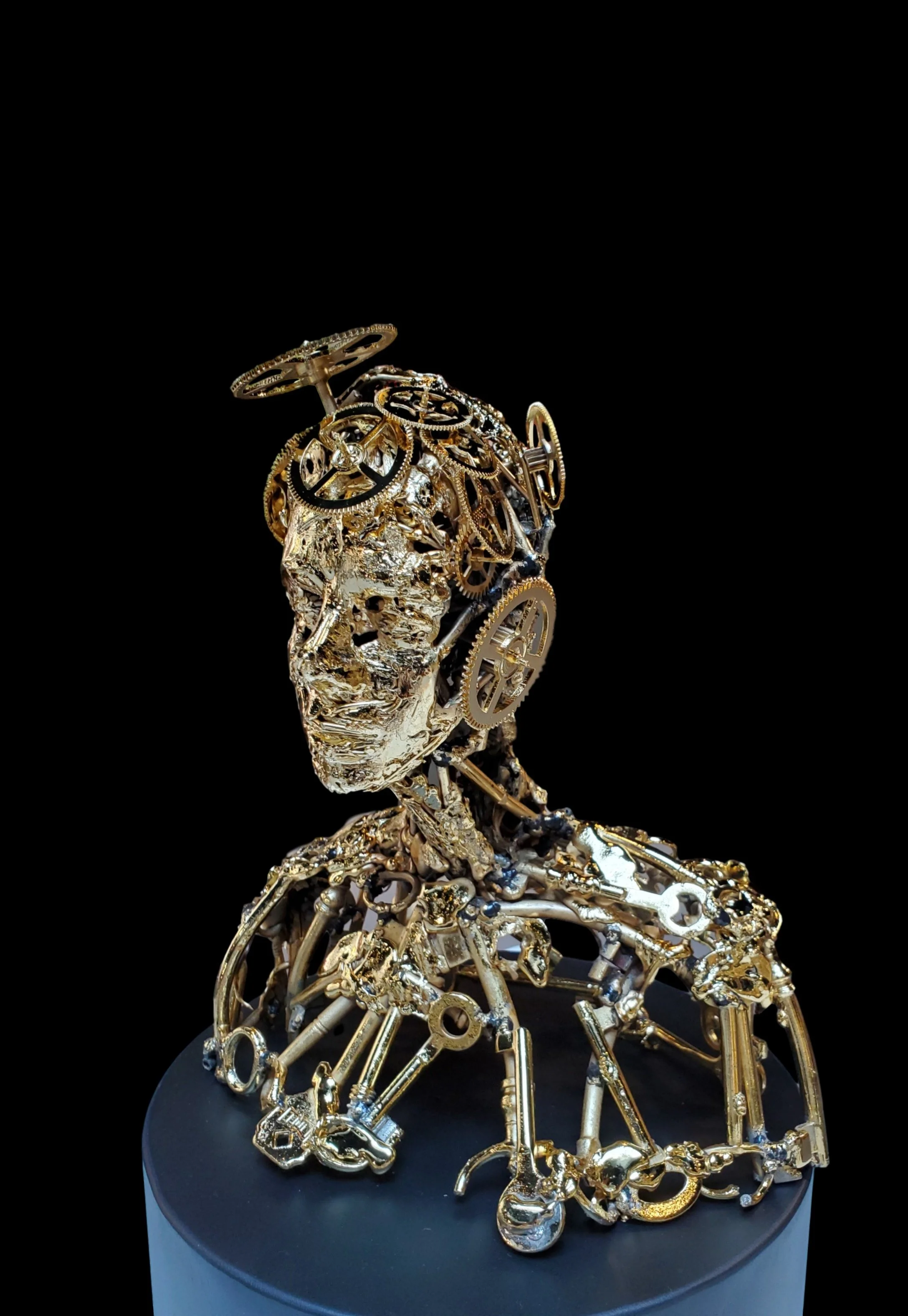 Magnetic Connections | 33 cm x 21 cm x 18 cm | Mixed Media
on Metal Gold Plated | USD 4000