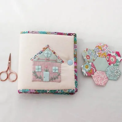 Tiny Sewing Case with the Little House Block - Tutorial