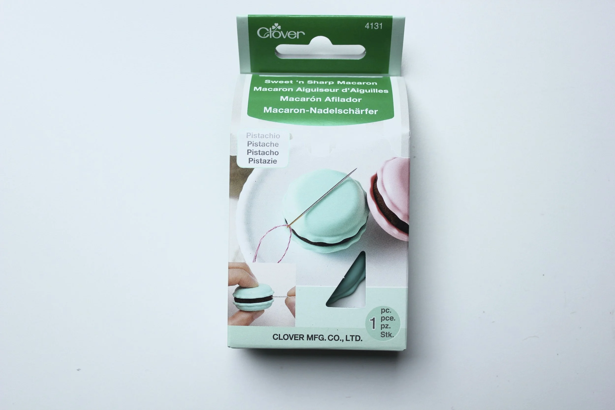 macaron needle holder blue .jpg