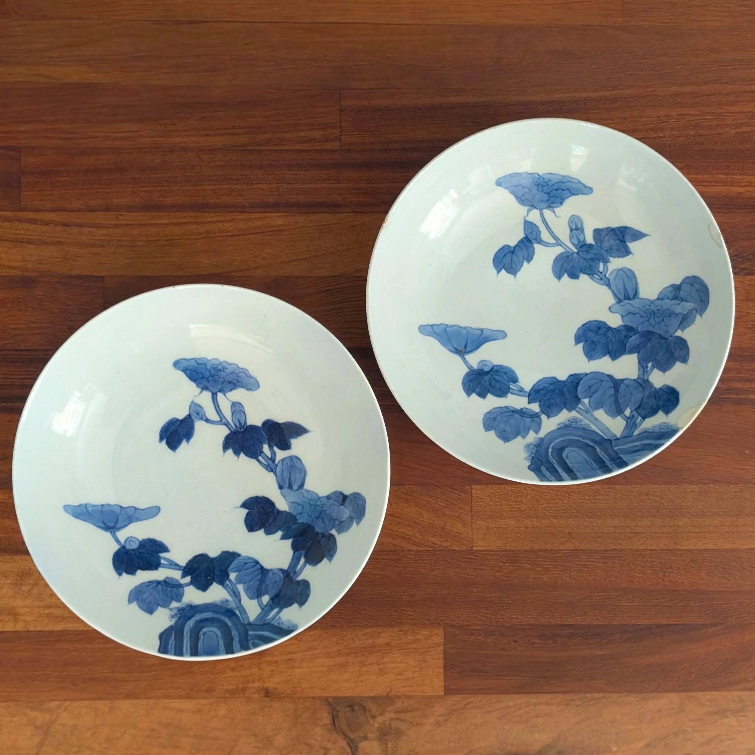 A pair of Japanese Nabeshima 'Peony' dishes