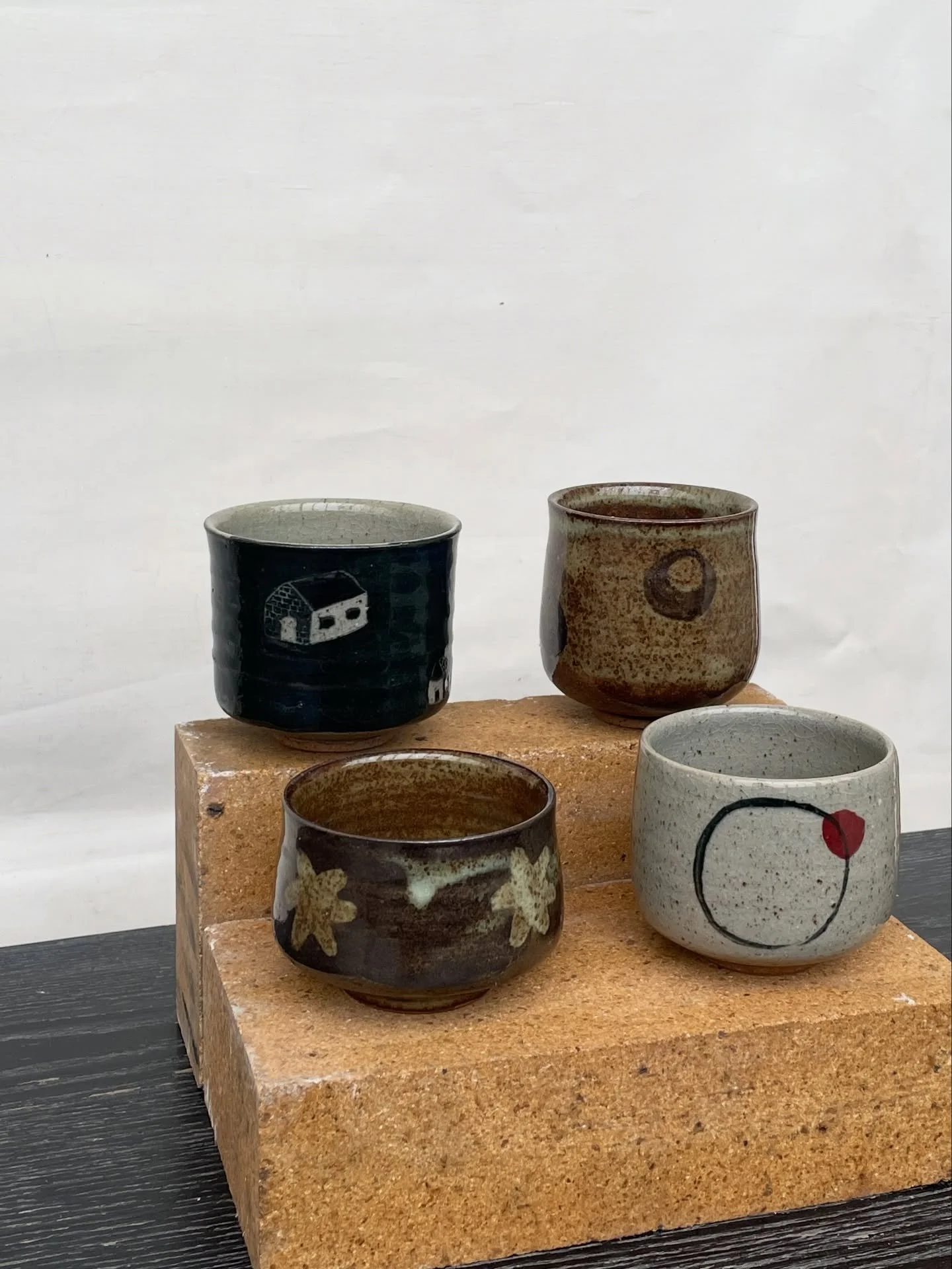 Some recent gas kiln tests 
Bringing these and some similar mugs along to @independentceramicsmarket this Sunday! 
Let me know which one is your fave :) 

#pottery #gaskiln #ceramics #cremerging