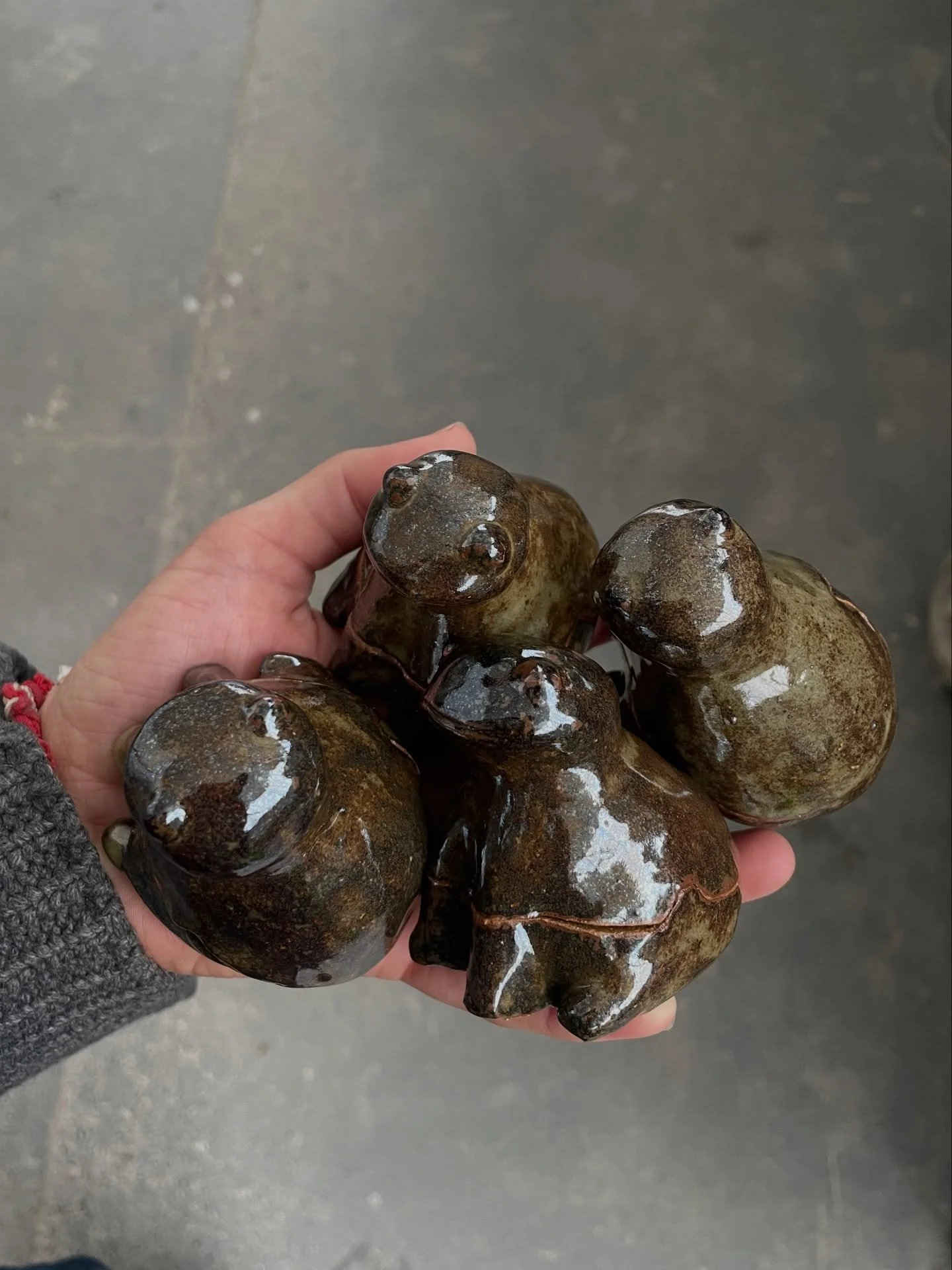 Handful of frogs 
Hollowed out to make them into little jars:) 

#pottery #handmade #ceramics #frog