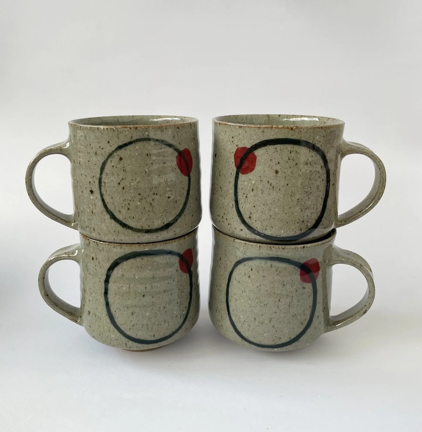 Made lots more of this design cup and tried it on some mugs too this time :) hope you like it!
Some new pots coming to my Webshop today at 10am 

#pottery #handmade #ceramics #gasfired #shopsmall