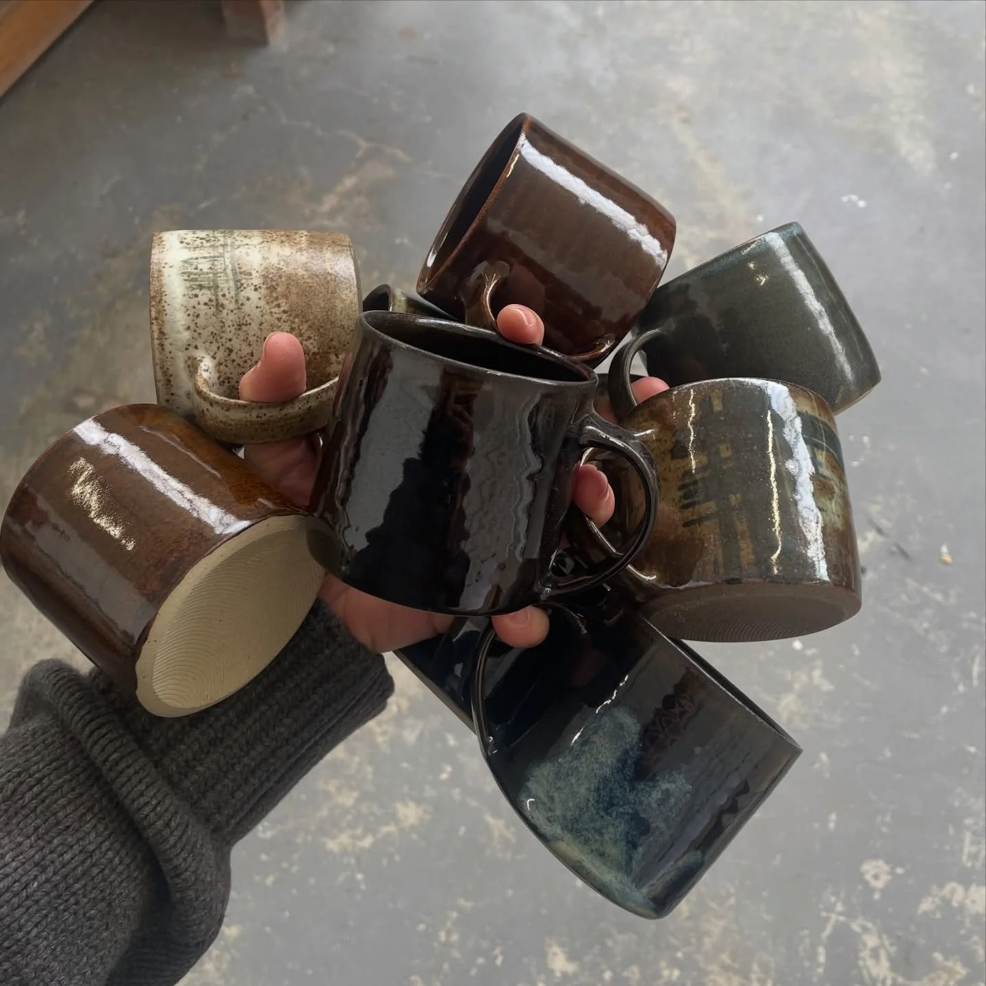 Lots of minis in a variety of glazes 
Coming to my Webshop on 1st of May :) 
They hold just over 200ml so perfect for small coffees like flat white and cappuccinos ☕️
Thanks to all who came by the market this weekend! 

#pottery #coffeecup #ceramics 
